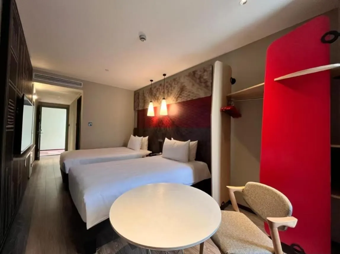 Standard Twin Room in ibis Shanghai International Tourism Resort Xiupu Road