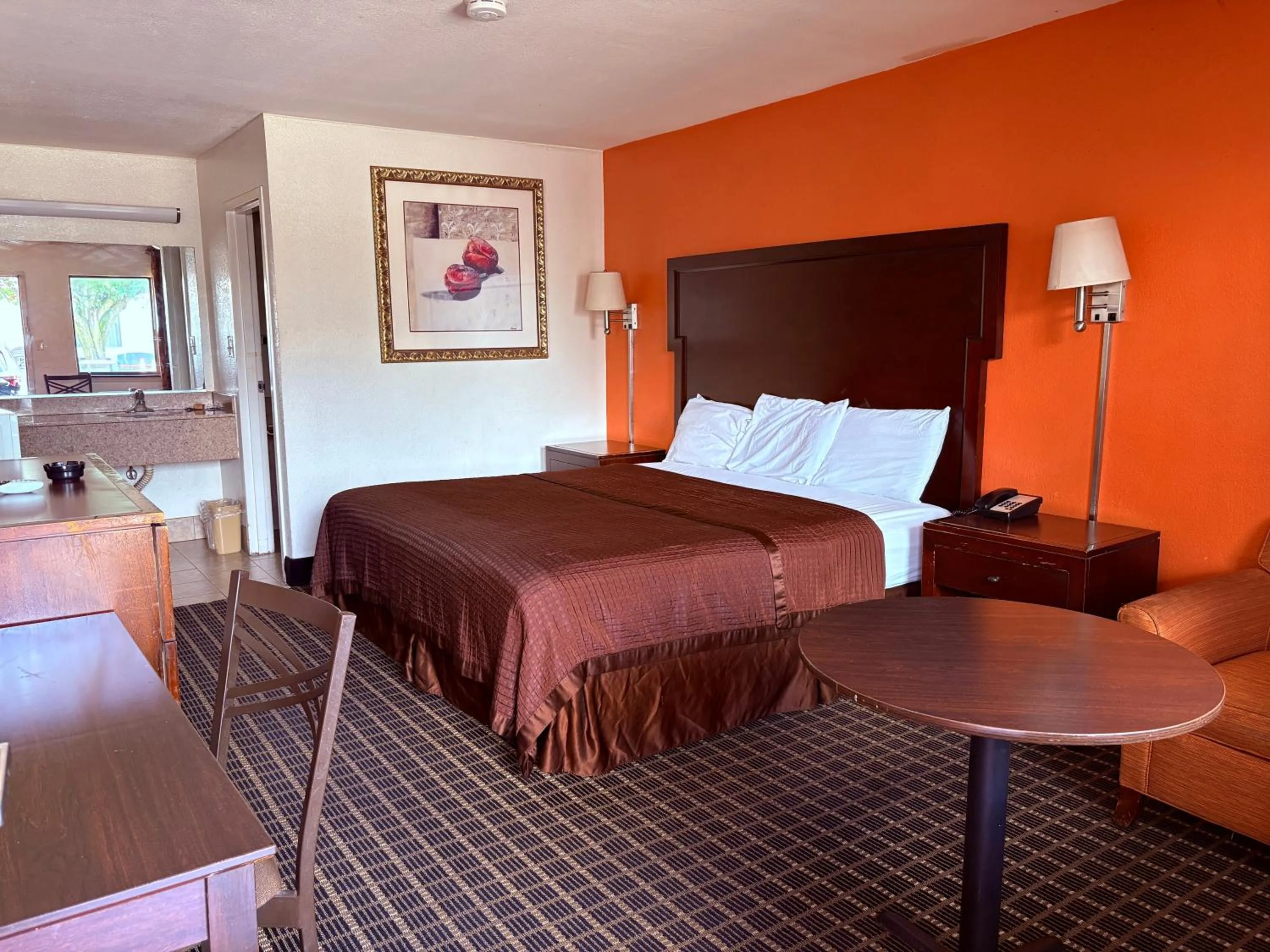 King Room - Smoking  in Royal Regency Inn