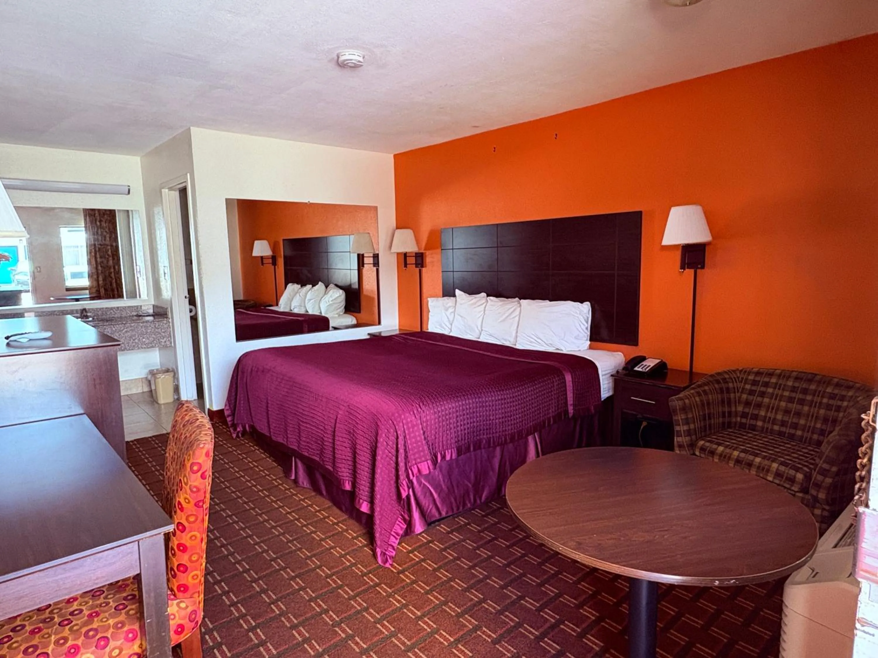 King Room - Non-Smoking in Royal Regency Inn