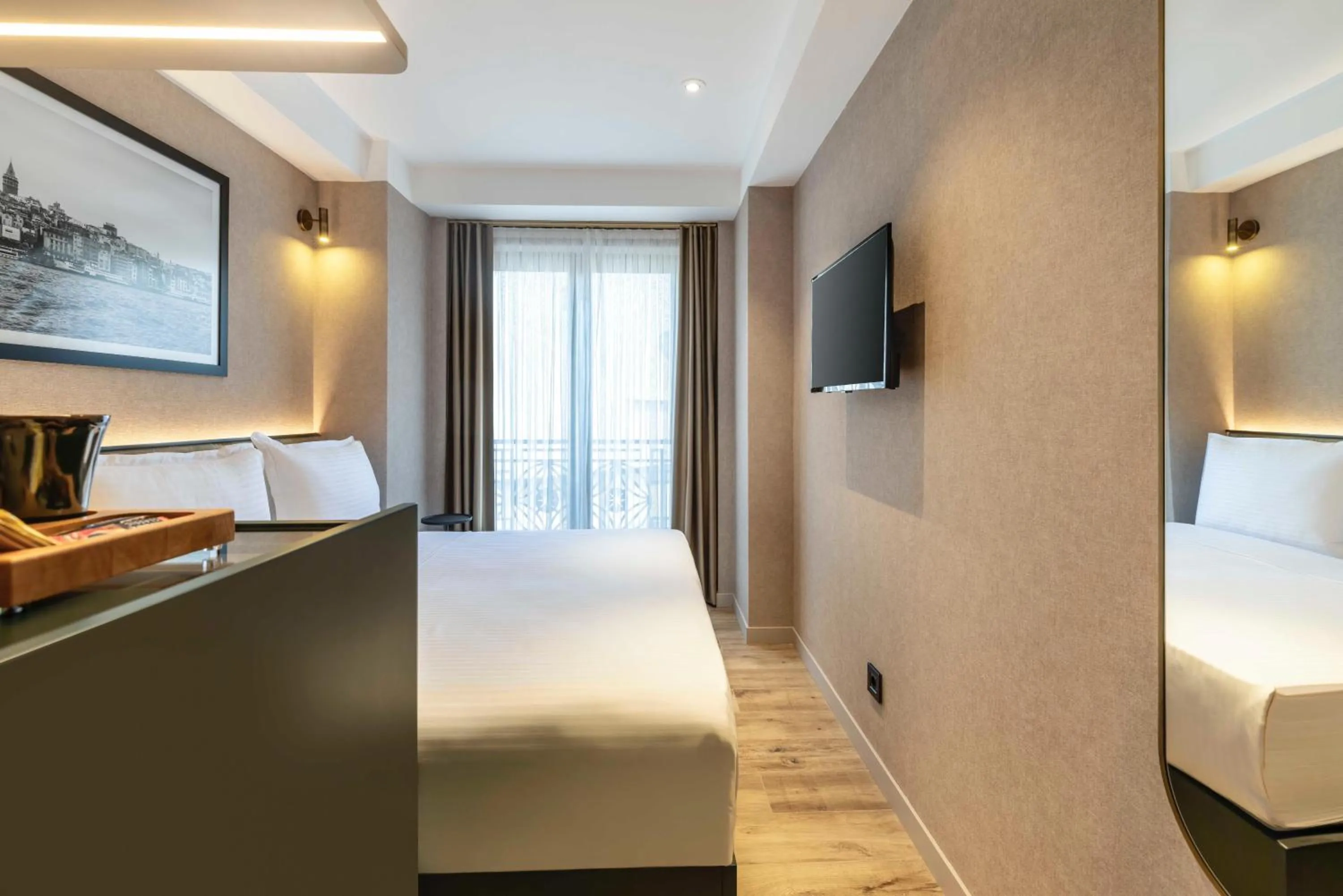 Superior Double or Twin Room in Emilion Hotel