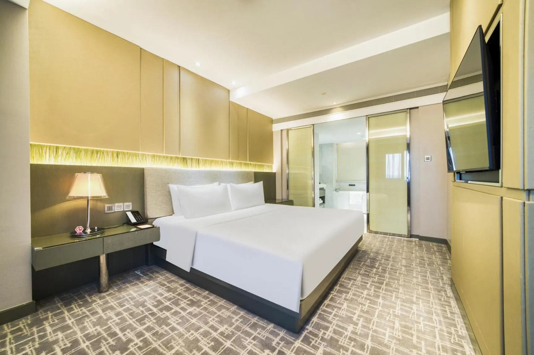 Executive Deluxe Suite in Hangzhou Tower Hotel