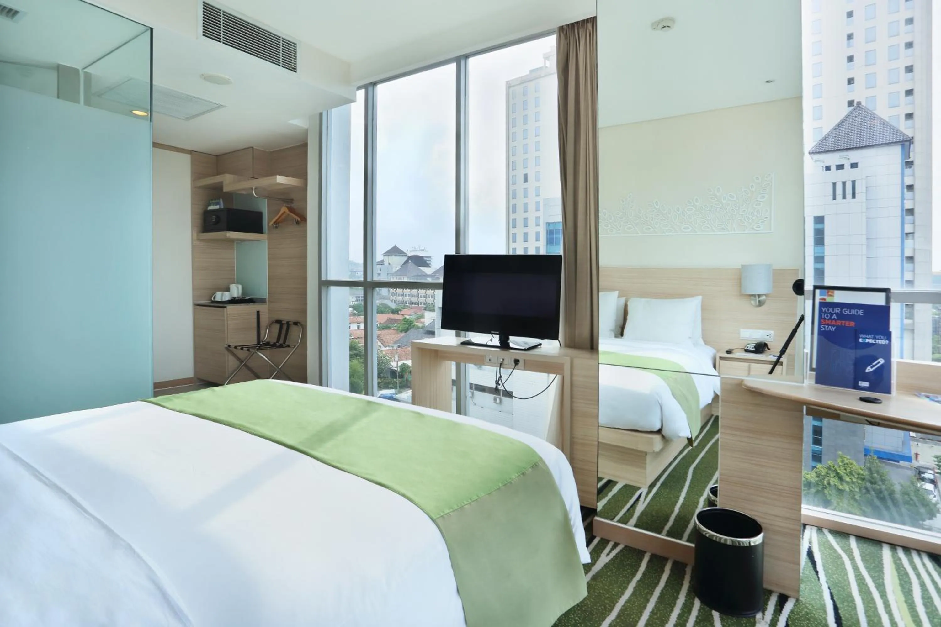 Standard Queen Room with City View - Free Breakfast in Holiday Inn Express Semarang Simpang Lima by IHG