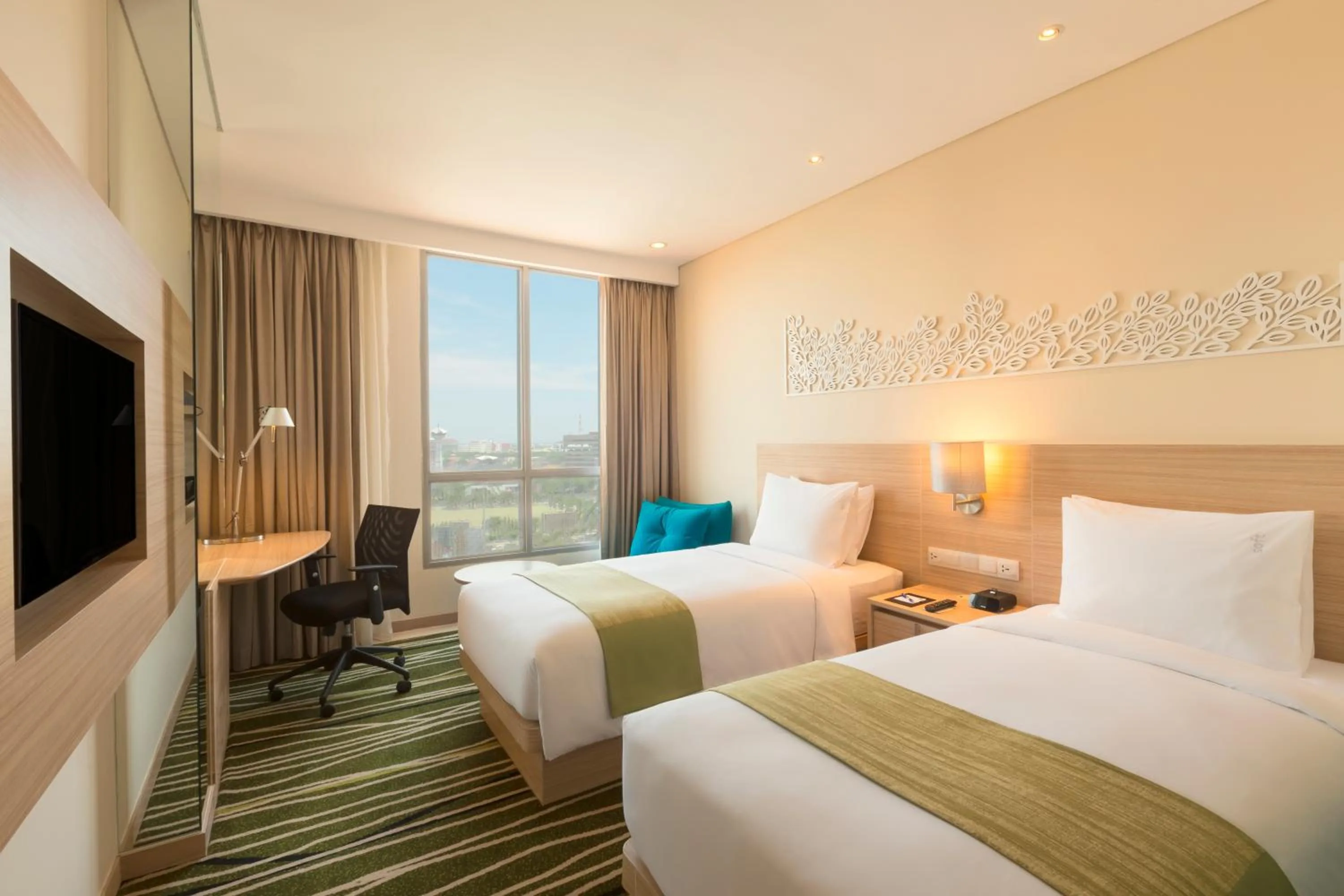 Standard Twin Room with City View and Free Breakfast - Smoking in Holiday Inn Express Semarang Simpang Lima by IHG