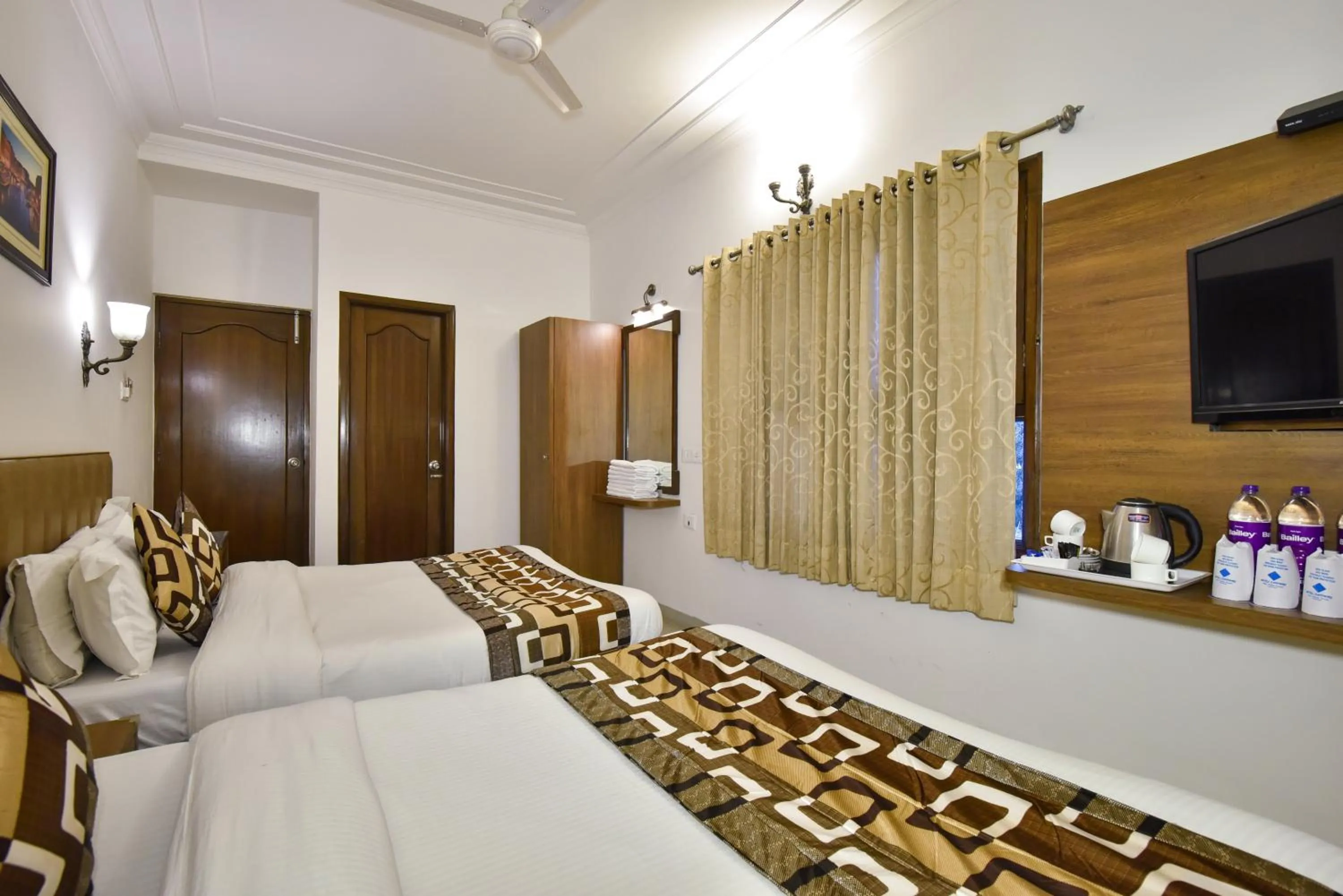 Family Room in Hotel Sapphire Opposite Golden Temple