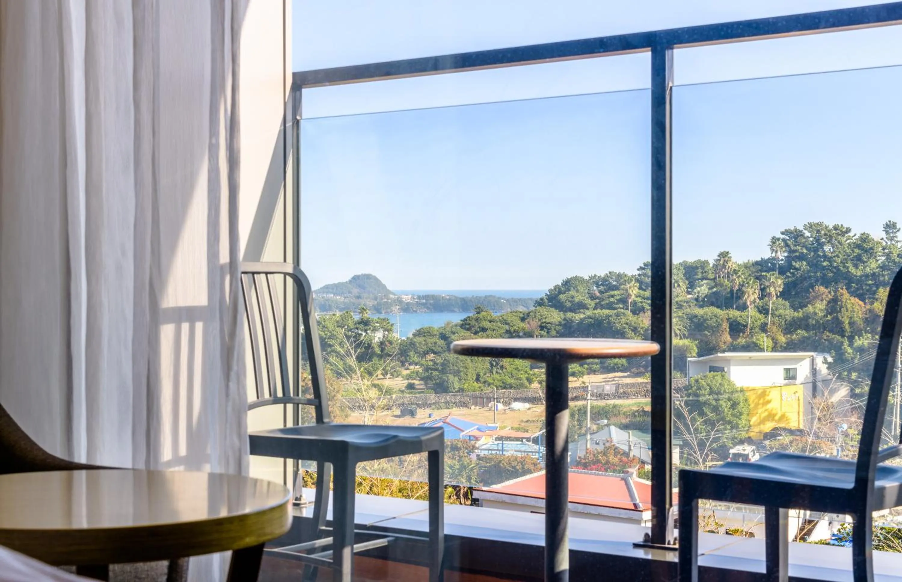 Hollywood Double Terrace (Weekly Saturday running class / Sunday yoga class, free for guests, first-come, first-served applications) in Parksunshine Jeju