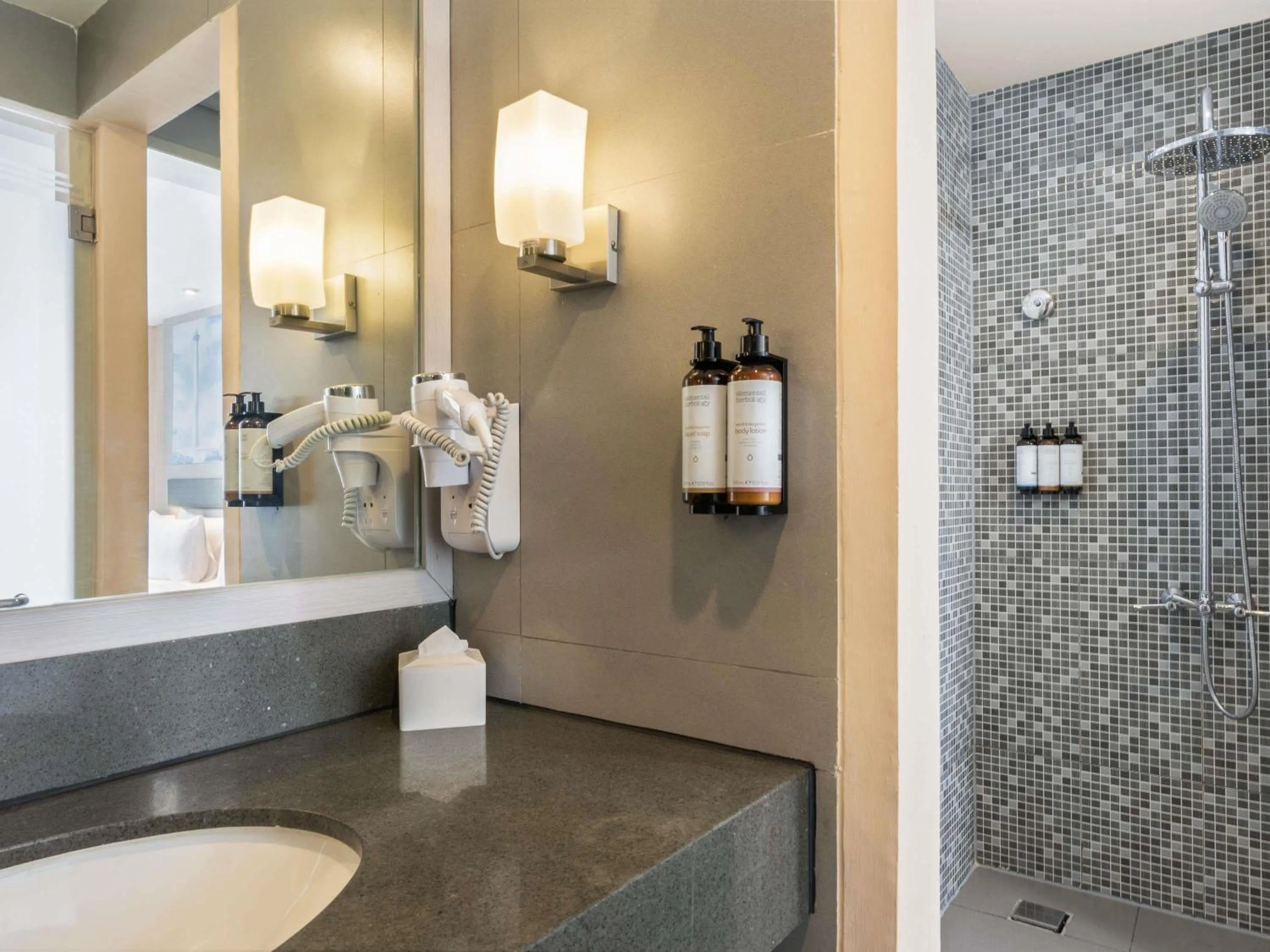 Deluxe Suite in Mercure Jakarta Cikini