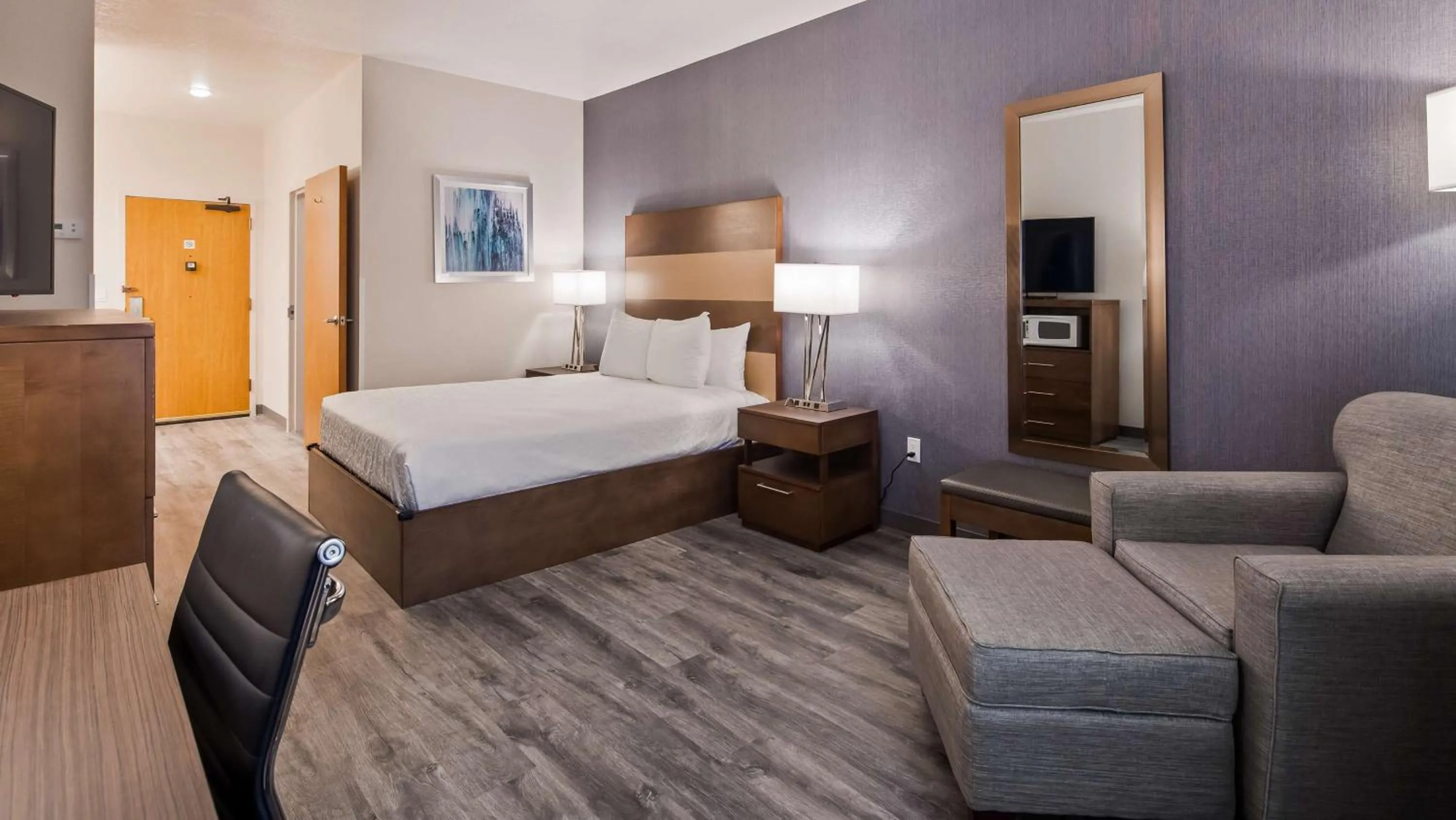 Queen Room with Roll-In Shower - Mobility Accessible/Non-Smoking in Best Western Plus Twin Falls Hotel