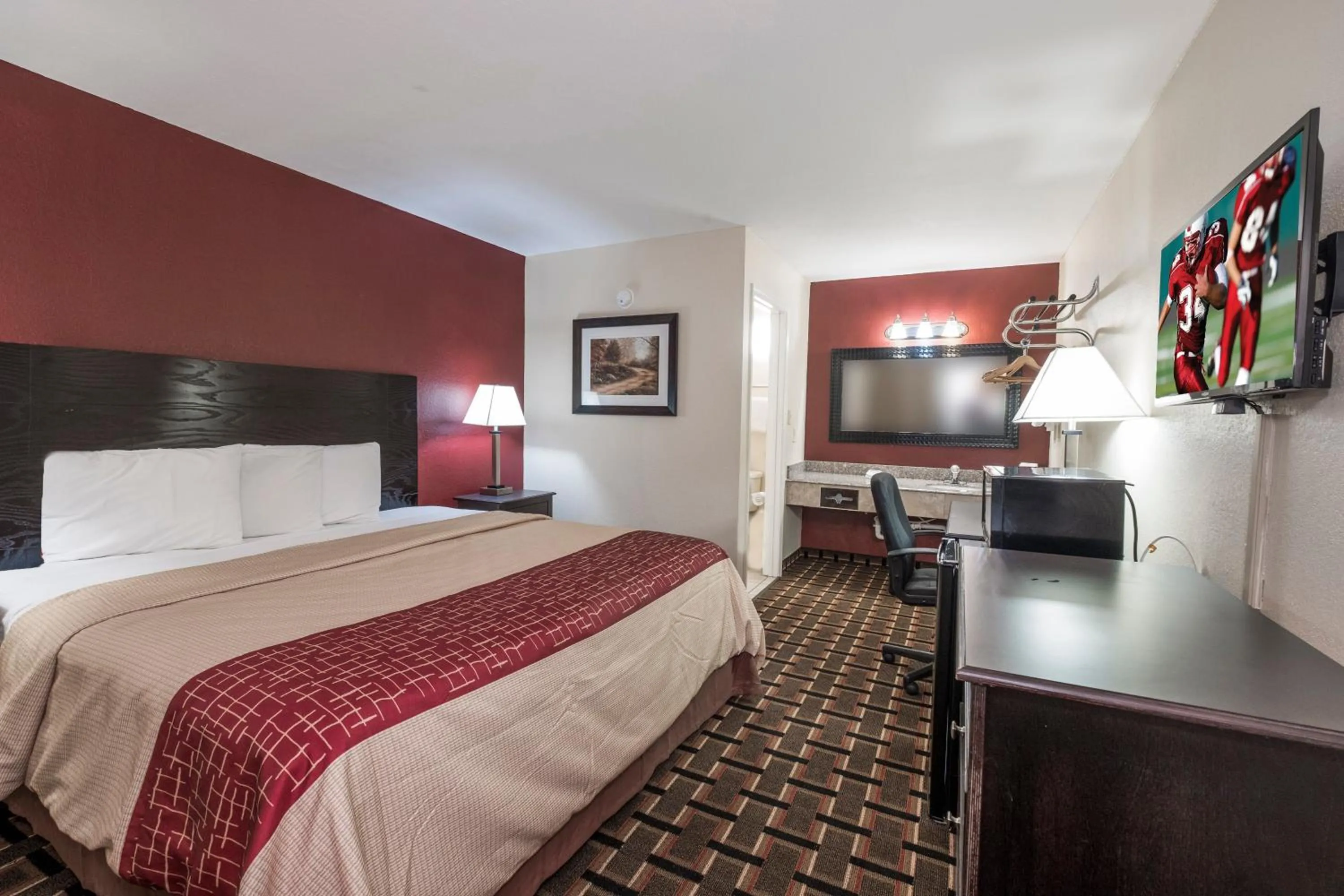 Standard King Room Smoking in Red Roof Inn Mobile - Midtown