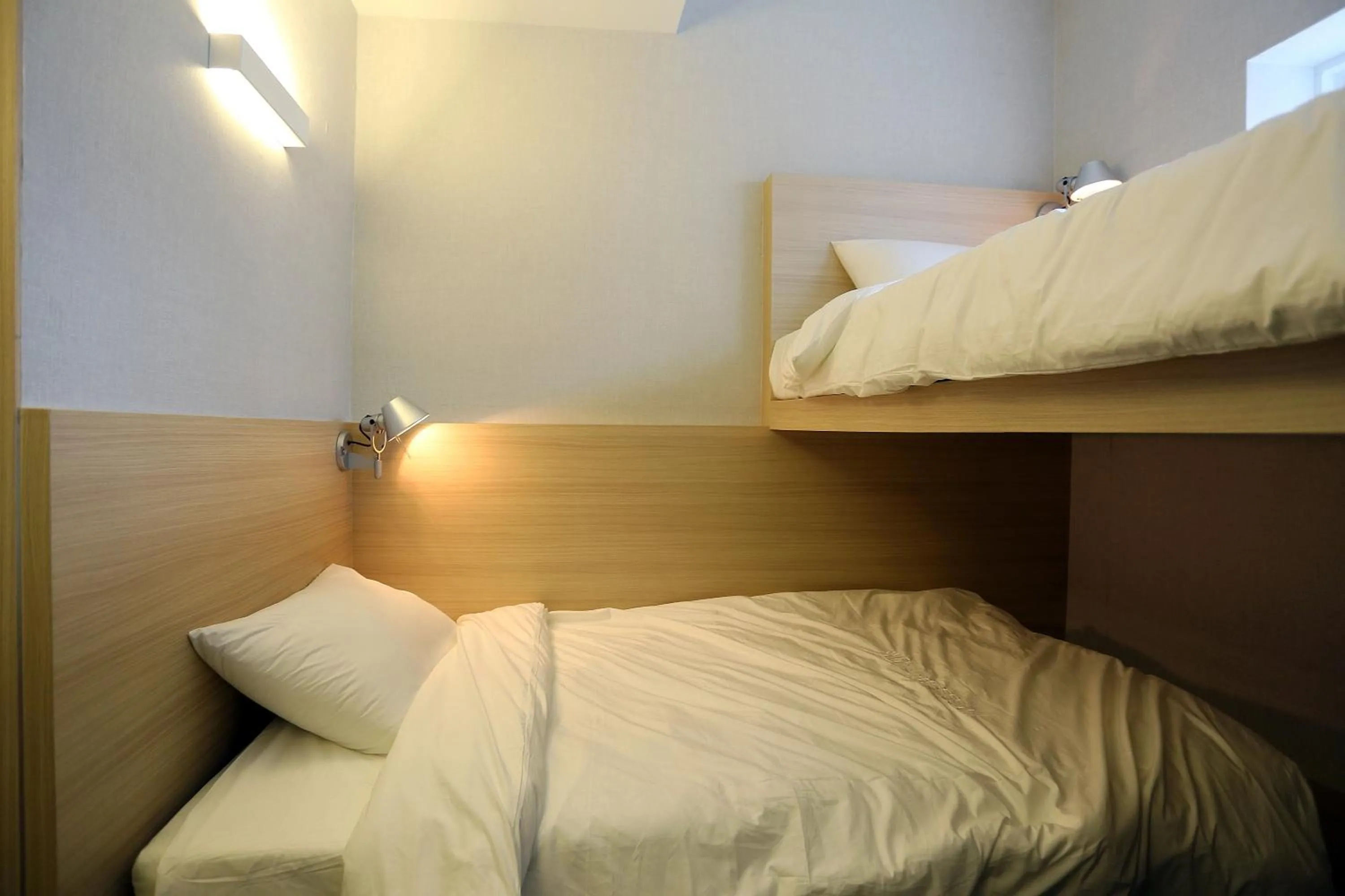 Twin Room with Bunk Bed in Hotel 8 Hours