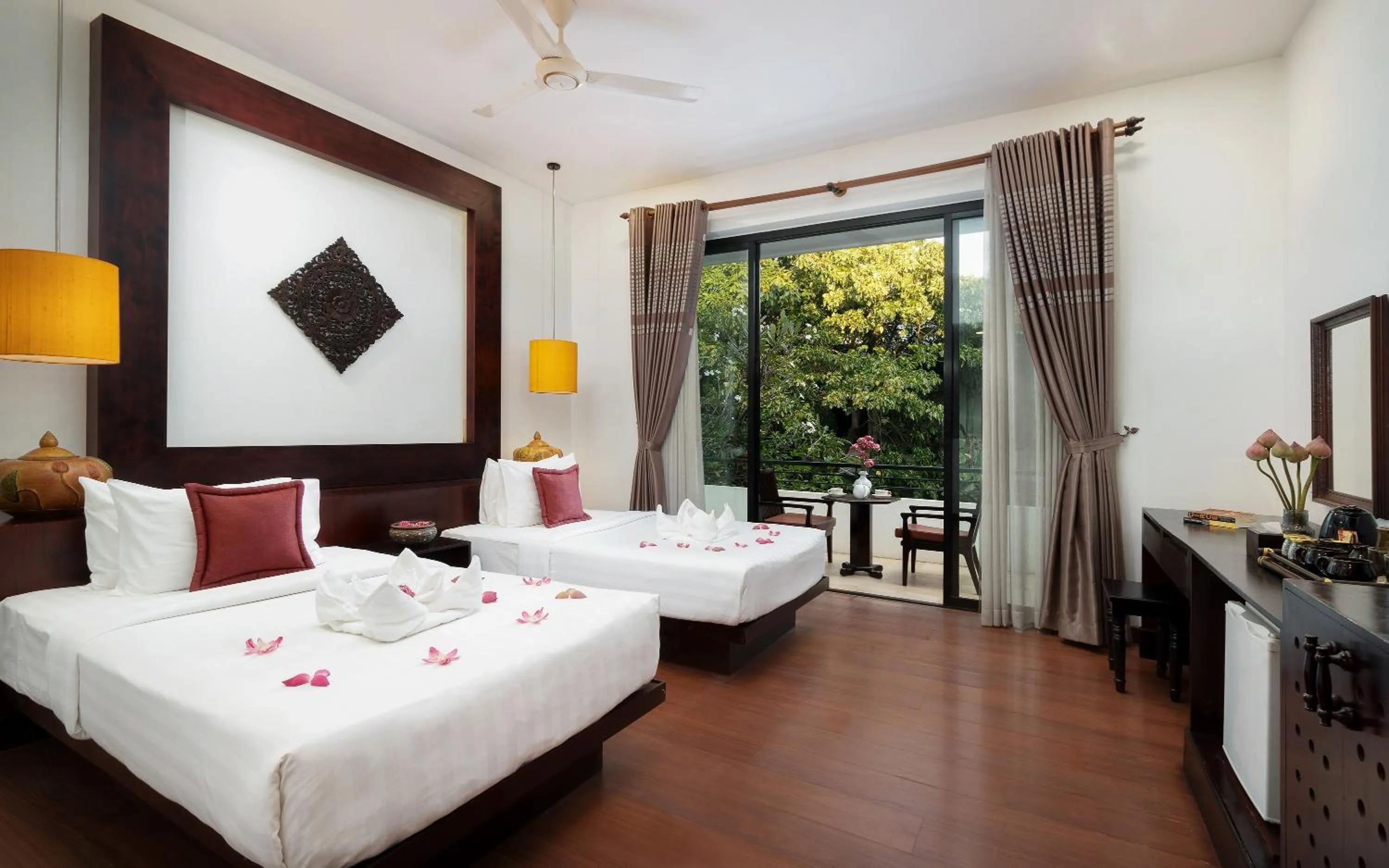 Landmark Twin With Balcony Pool View - Free Pick Up  in The Moon Residence & Spa