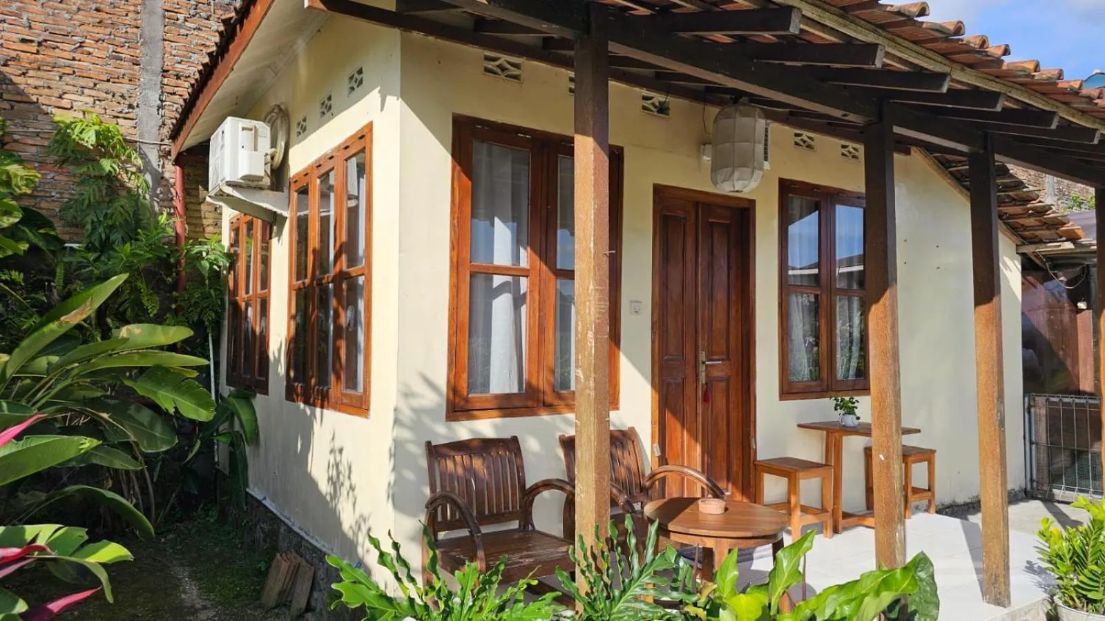 Deluxe Quadruple Room in Rosella Cottages - Homestay - Yogyakarta