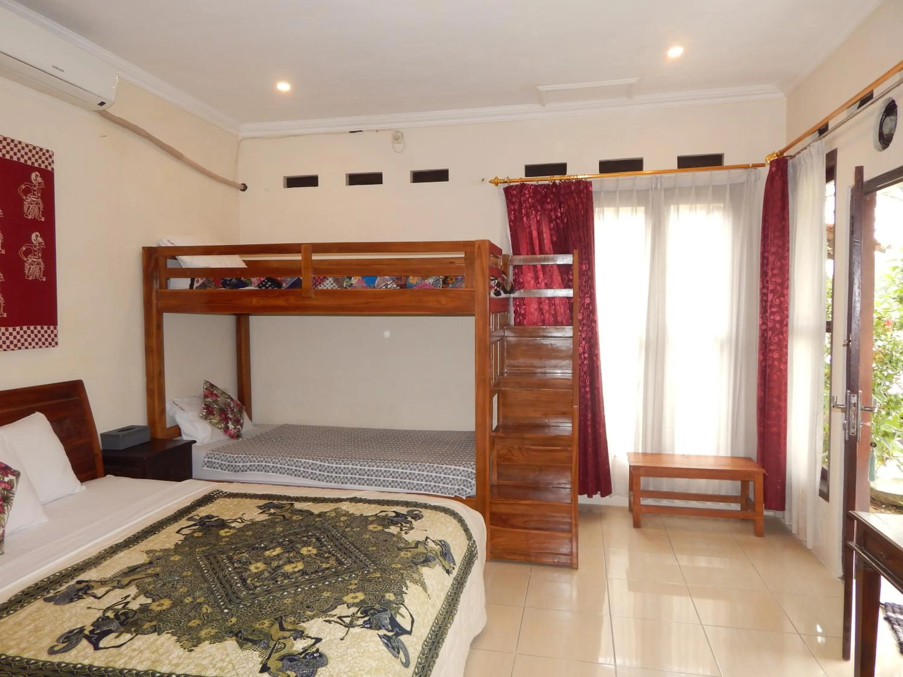 Quadruple Room with Garden View in Rosella Cottages - Homestay - Yogyakarta
