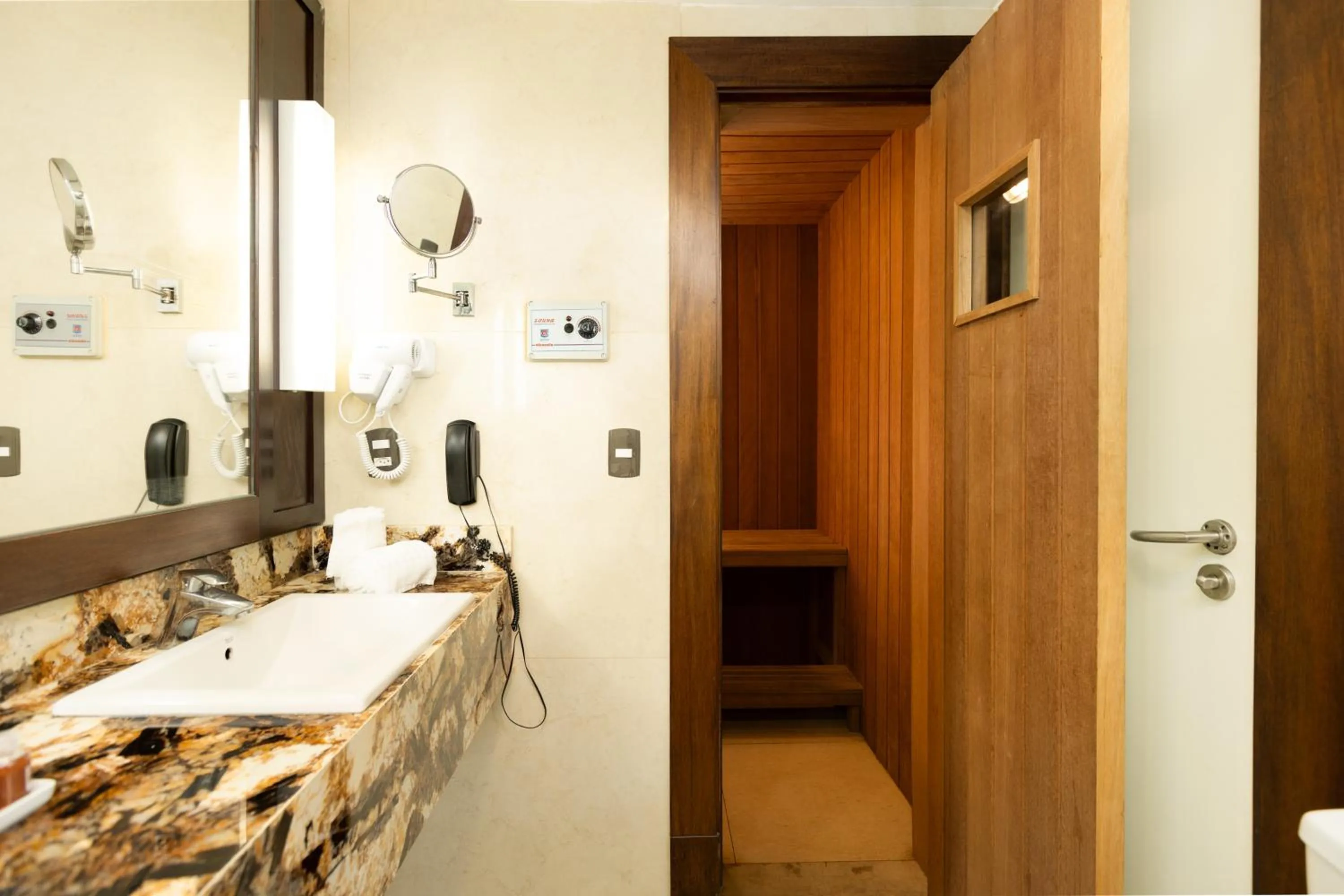 Suite with Sauna in Royal Atlântica Macaé Hotel