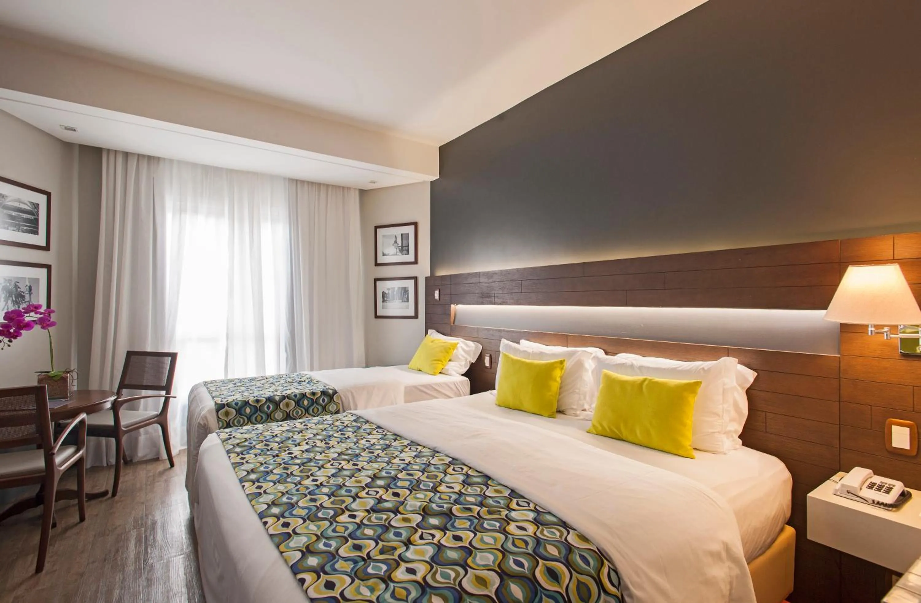 Luxury Triple Room in Hotel Cercano