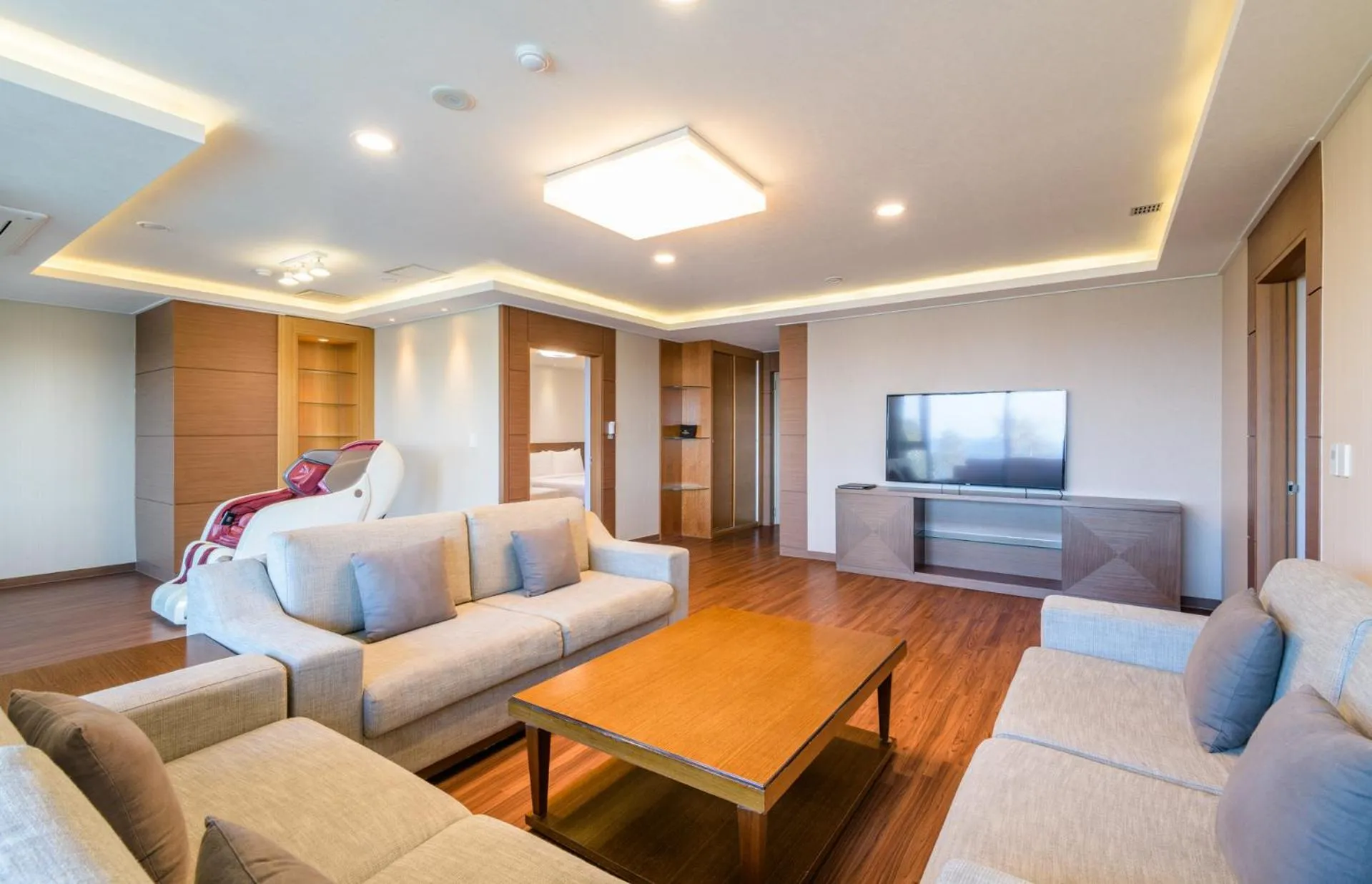 Royal Suite with Spa Bath in Uni Hotel Jeju