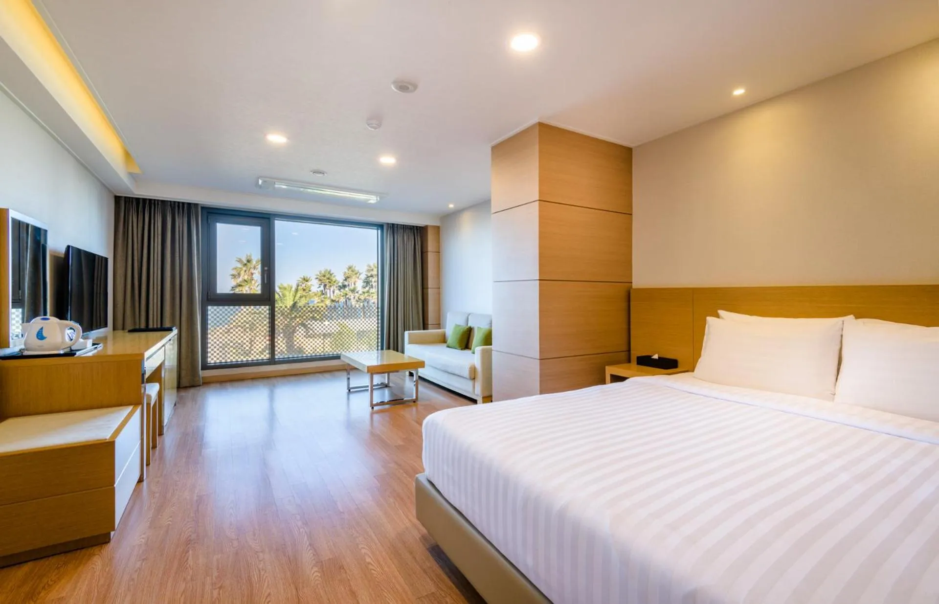 Deluxe Double Room with Sea View in Uni Hotel Jeju