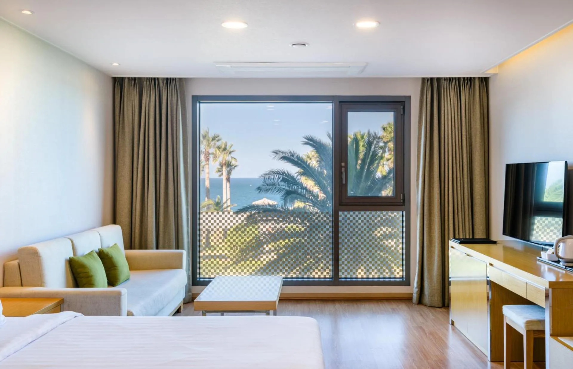 Deluxe Twin Room with Sea View in Uni Hotel Jeju