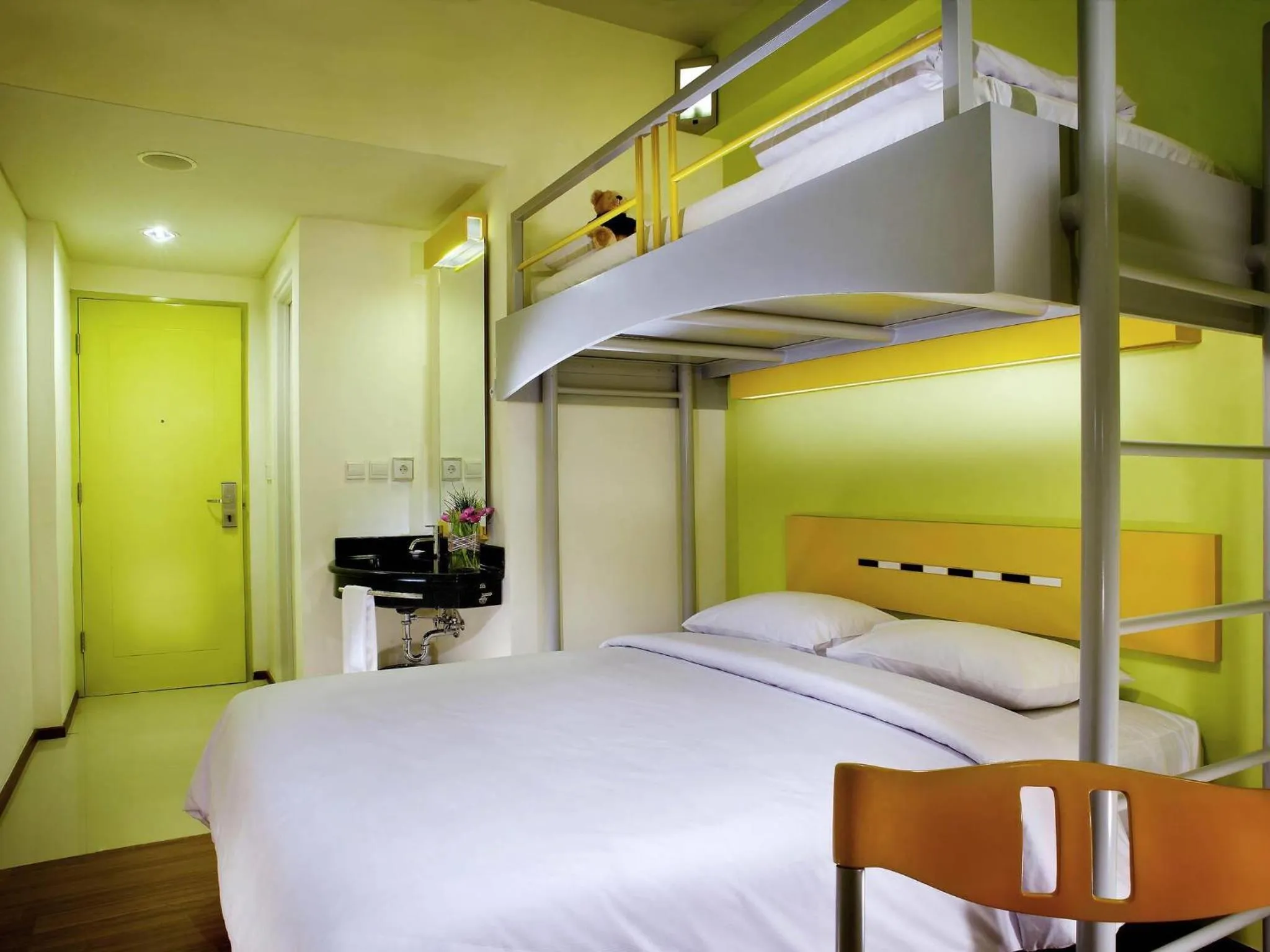 Queen Room with Bunk Bed in Ibis Budget Jakarta Cikini