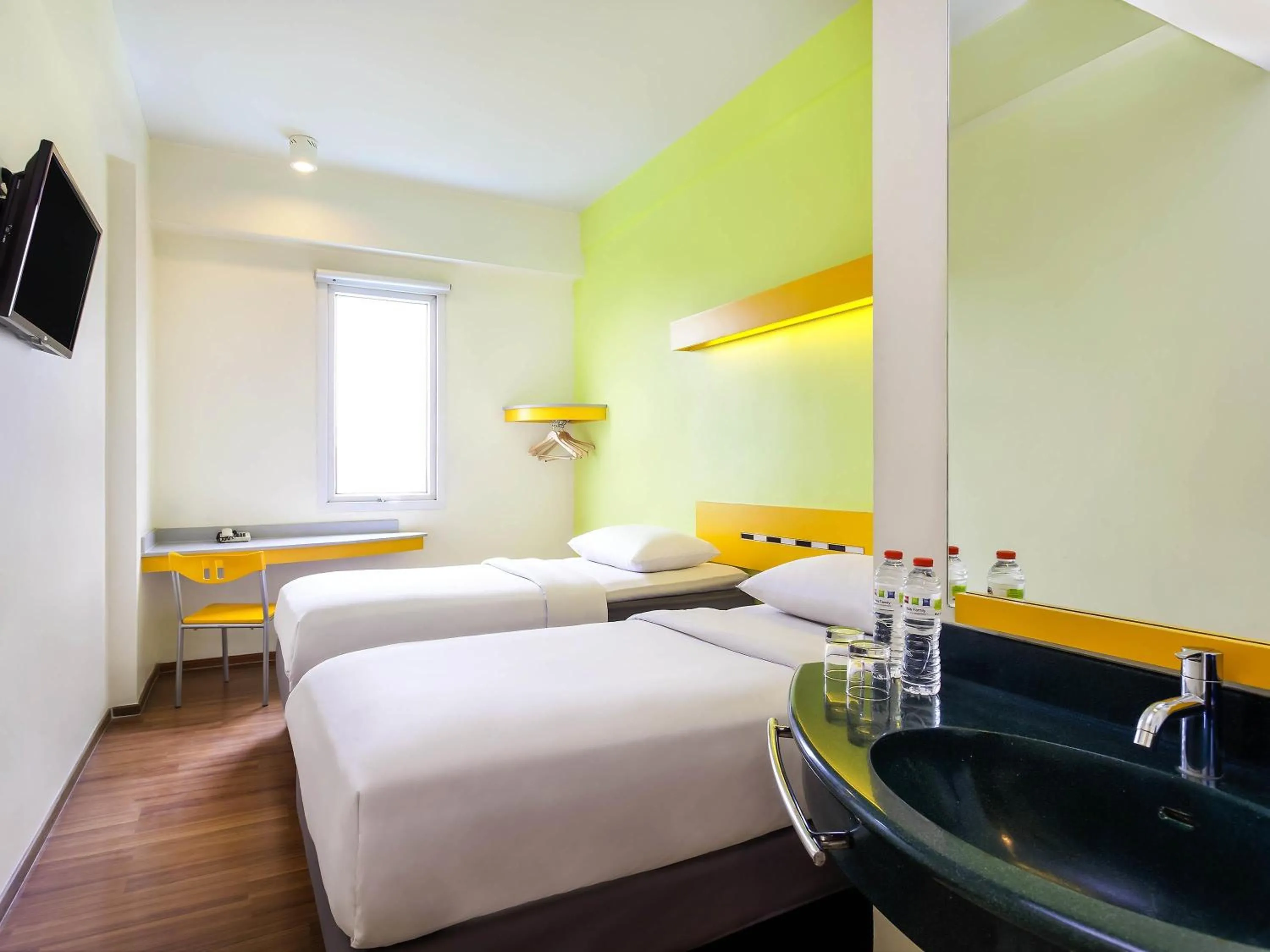 Double Room with Two Single Beds in Ibis Budget Jakarta Cikini