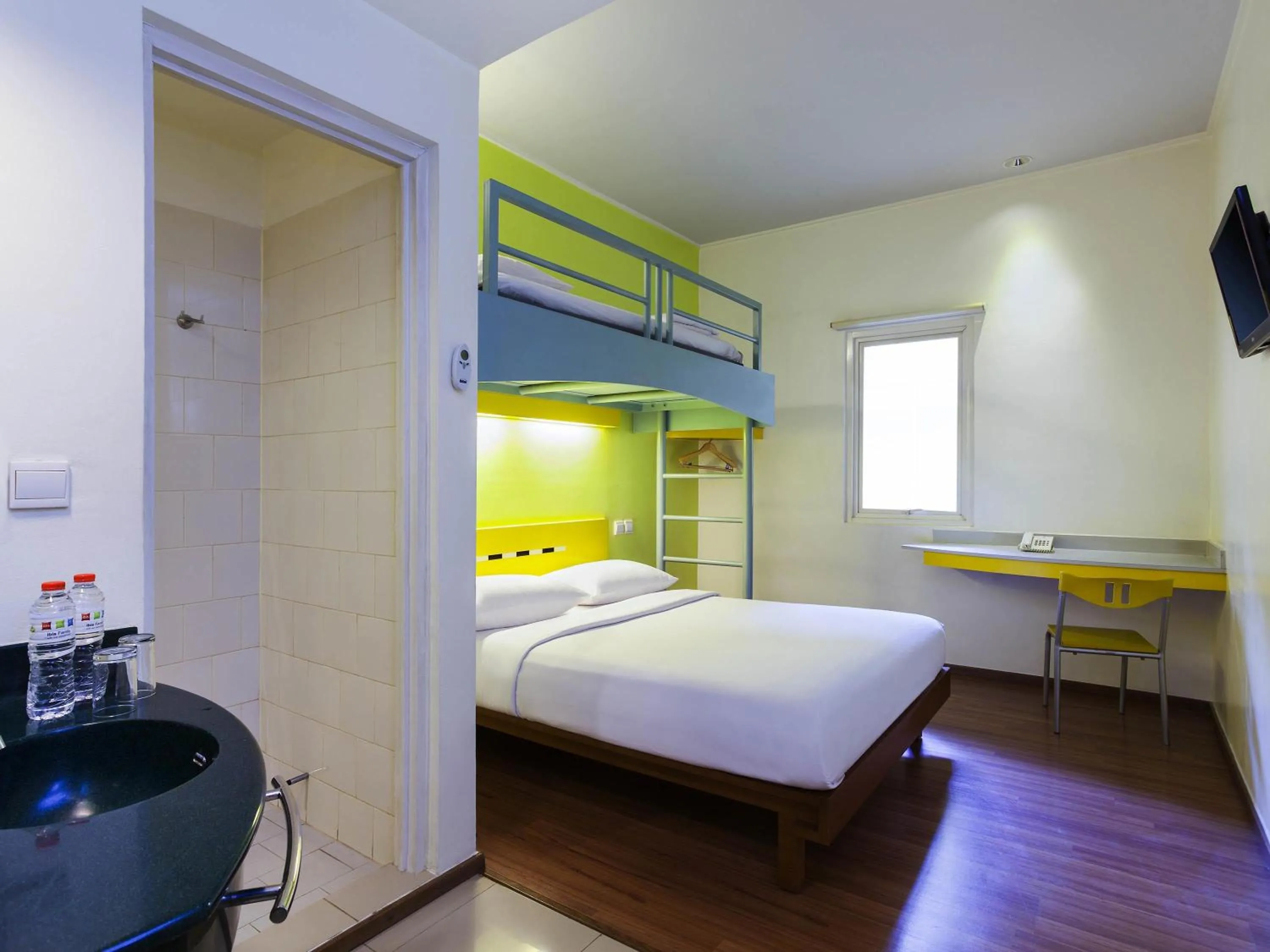 Queen Room with Bunk Bed in Ibis Budget Jakarta Menteng