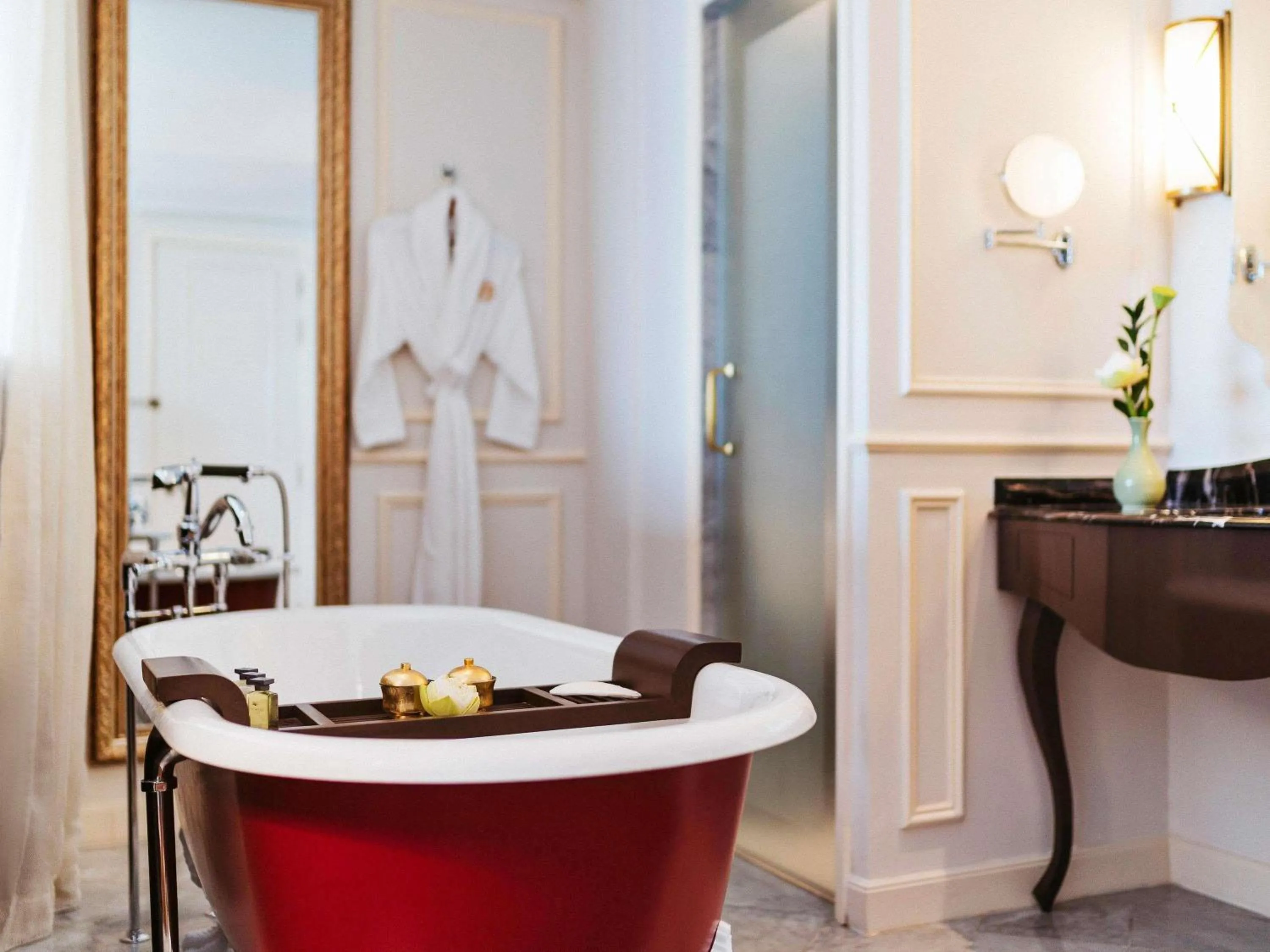 Sky Executive Grand Deluxe Room, 1 King Size Bed, High Floor, Lounge Access. in Hotel Des Arts Saigon Mgallery Collection