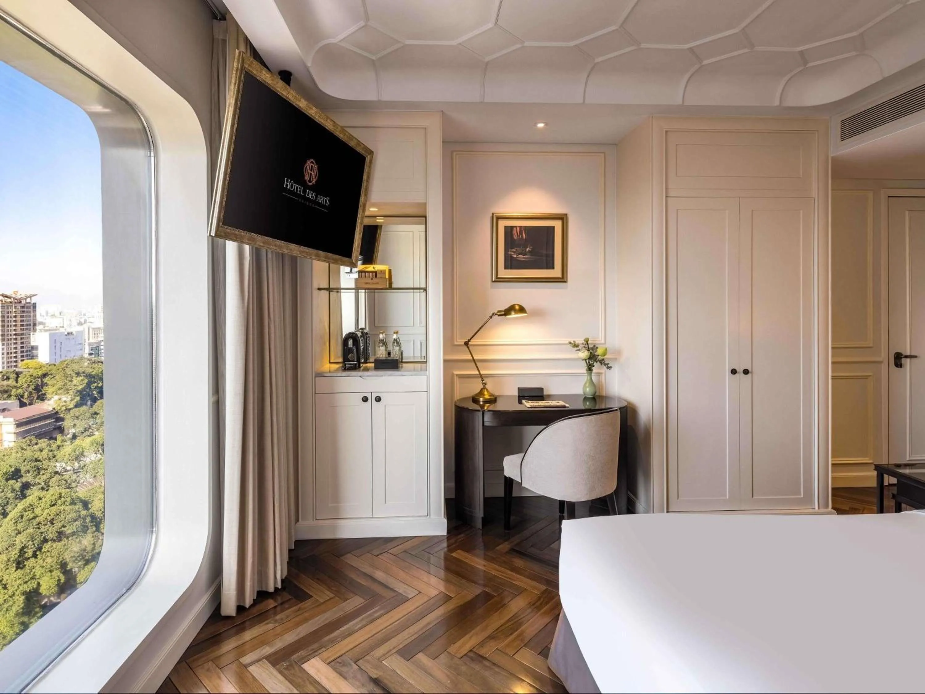 Grand Deluxe Room, 1 King Size Bed, City View in Hotel Des Arts Saigon Mgallery Collection