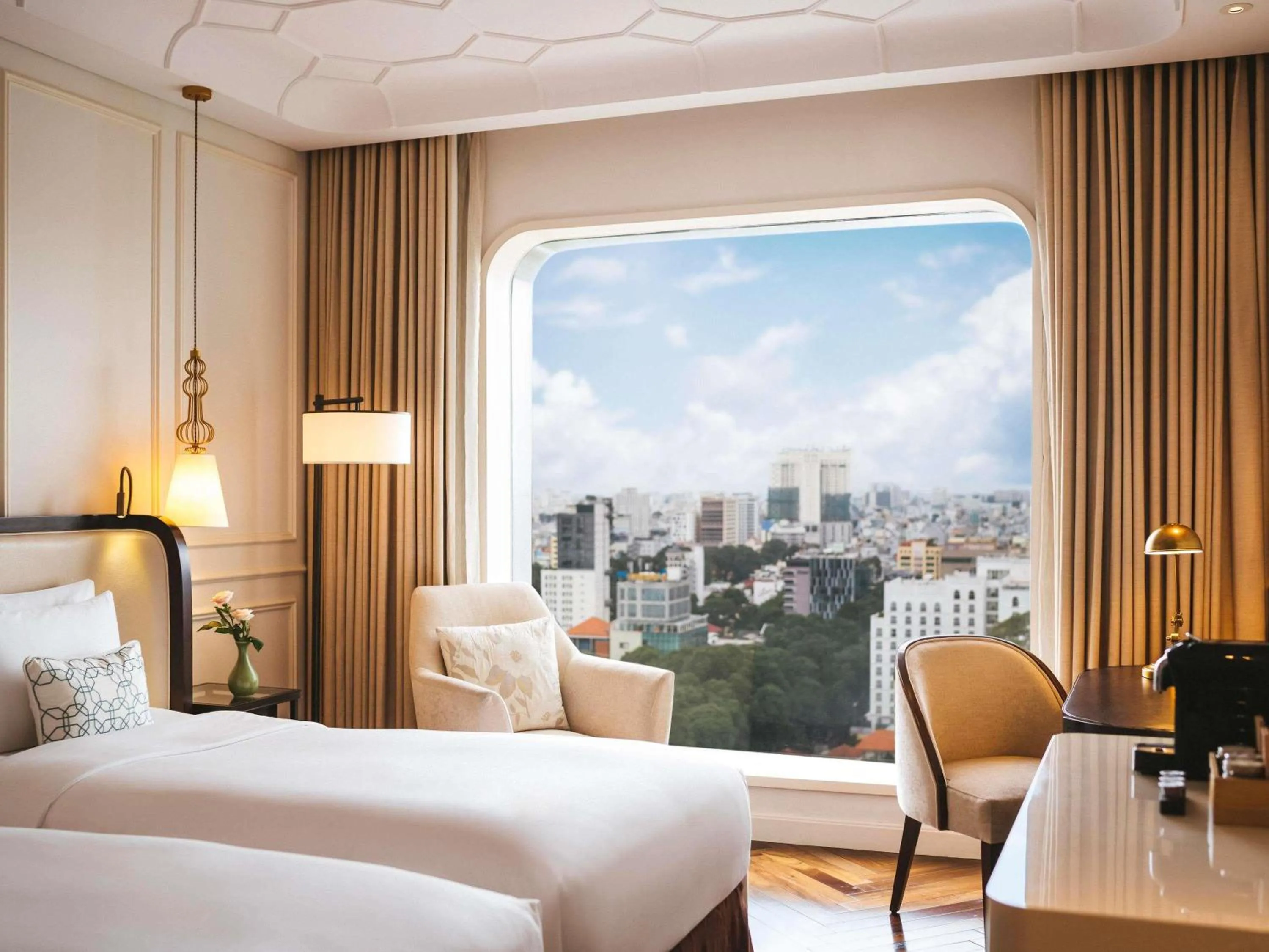 Sky Executive Deluxe Room, 2 Single Size Beds, High Floor, Lounge Access in Hotel Des Arts Saigon Mgallery Collection