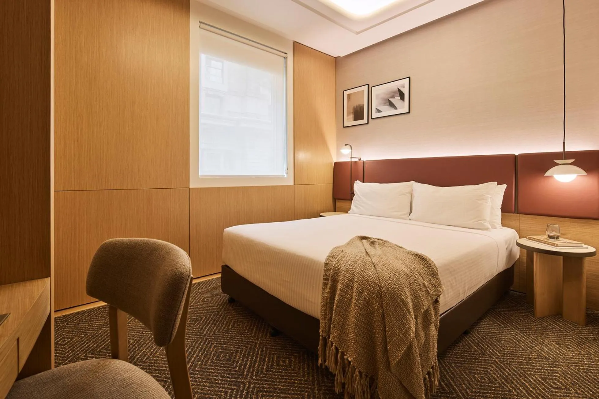 Deluxe Queen Room in Rydges Australia Square