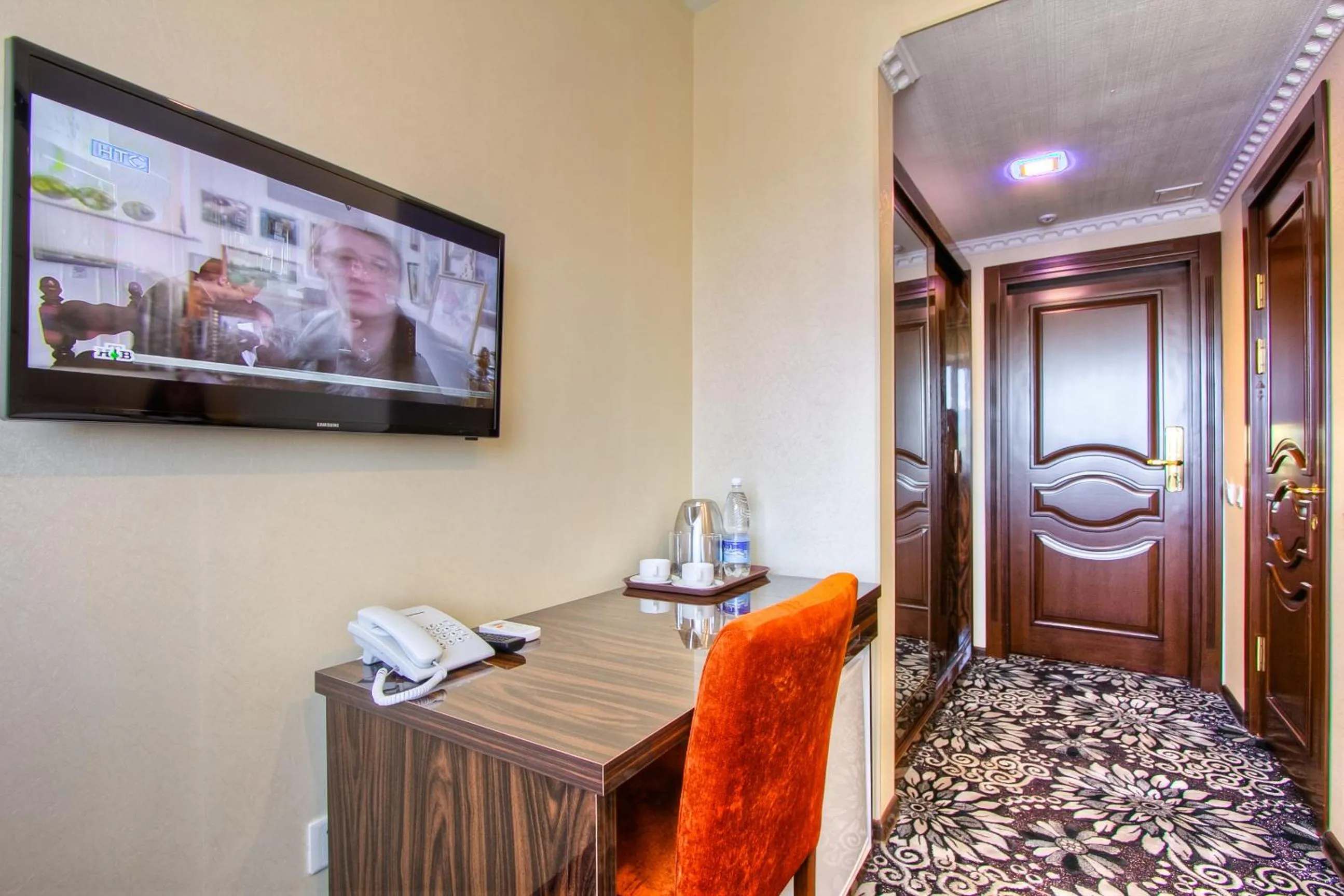 Standard Single Room in Discovery Hotel