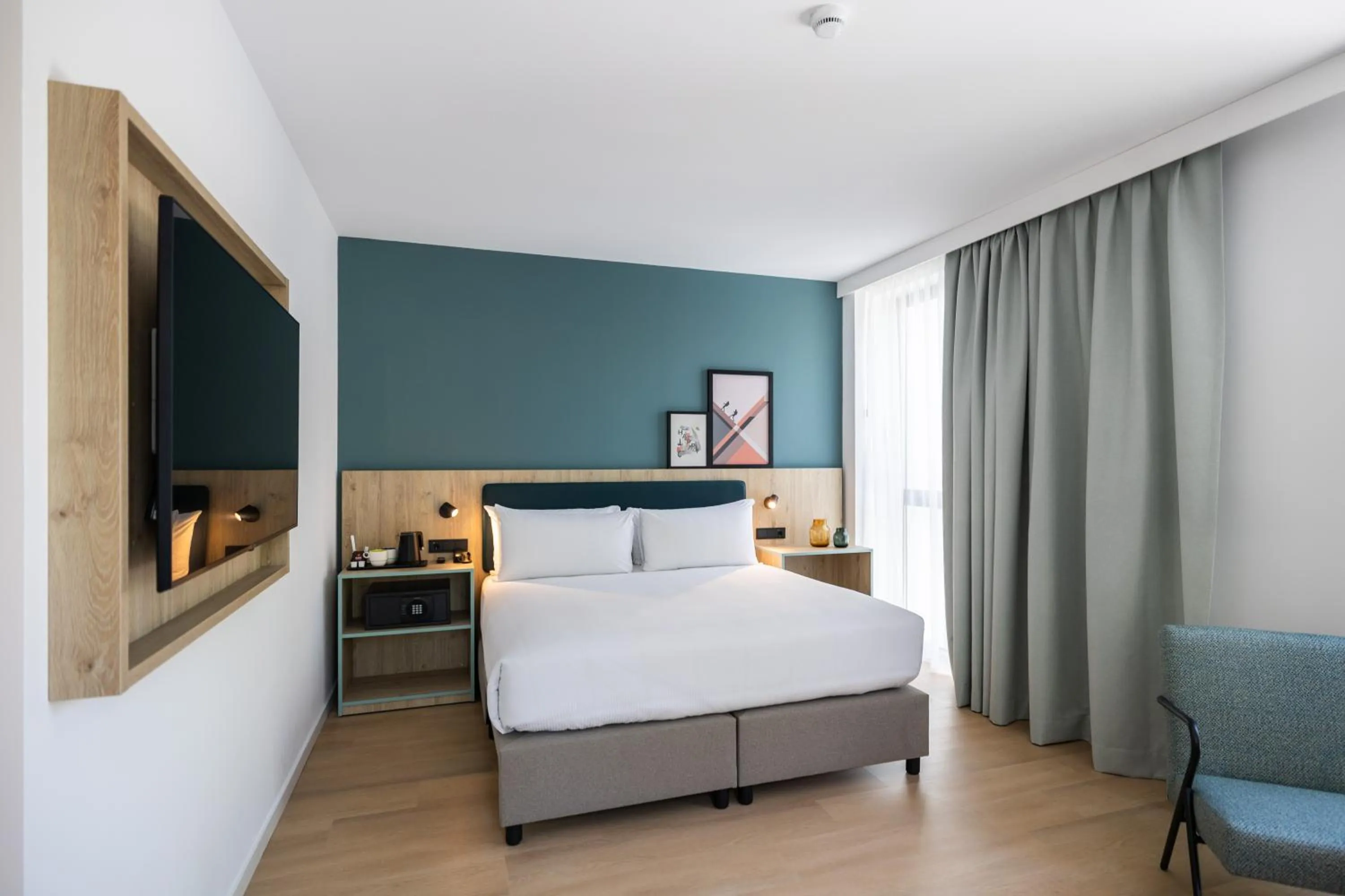 King Room with Sofa Bed in Spark By Hilton Madrid Alcala