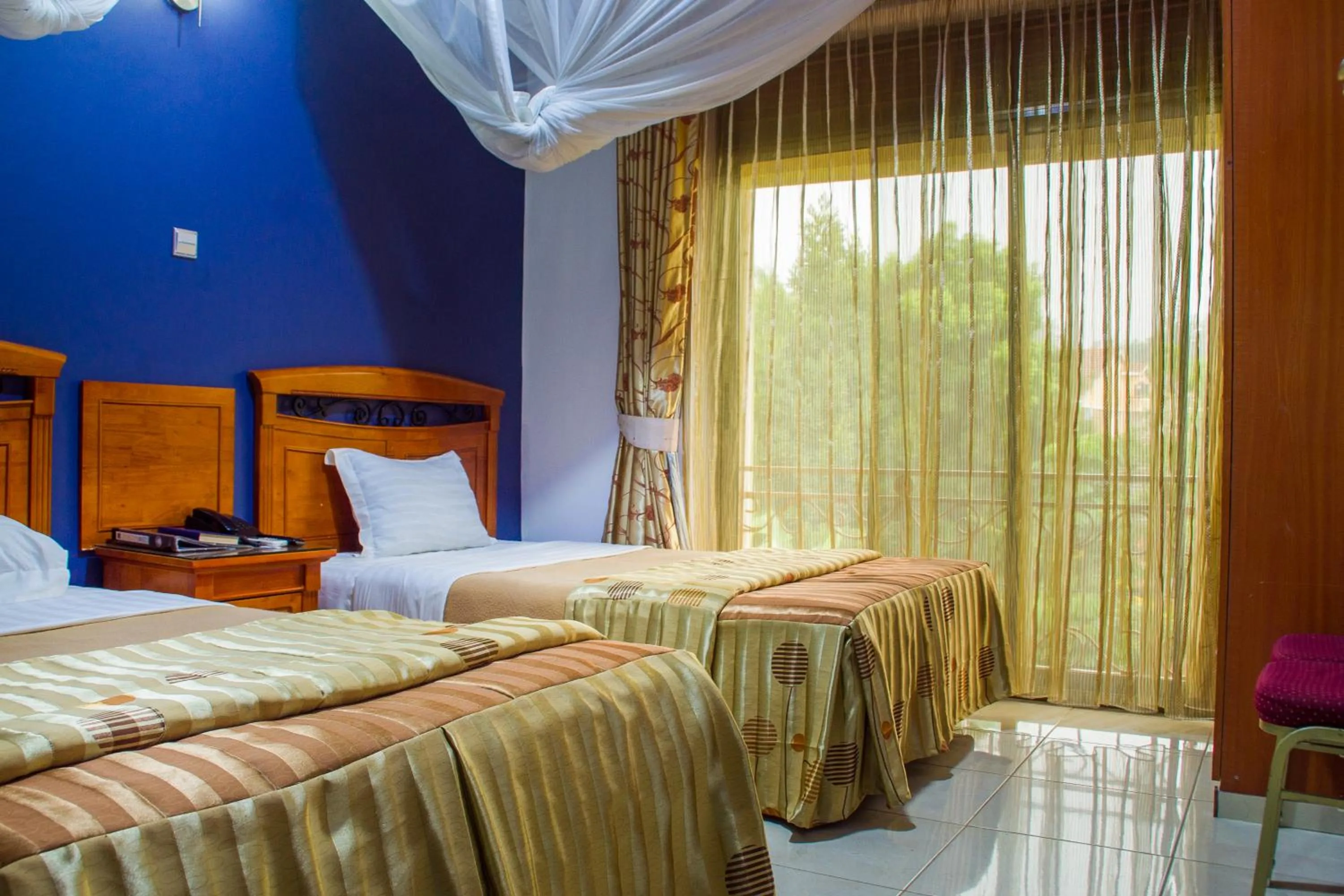 Standard Twin Room in Landmark View Hotel