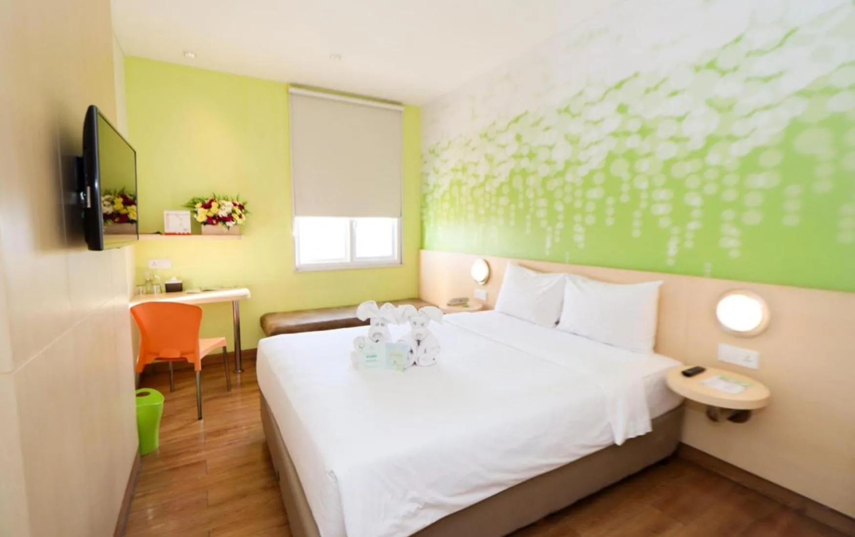 Zest Queen Room in Zest Jemursari by Swiss-Belhotel International