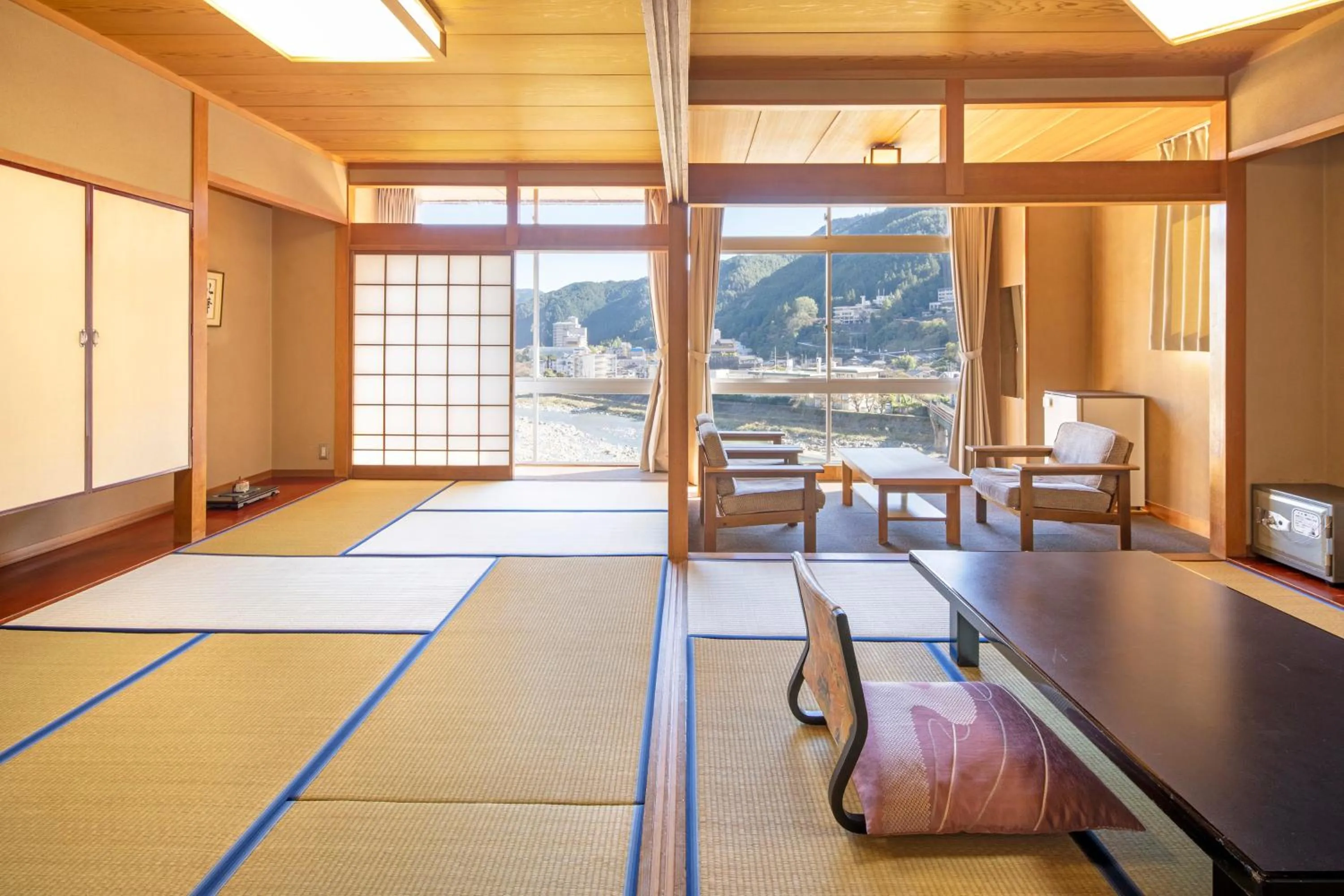 Japanese-Style Deluxe Room - Hida Beef Dinner Included in Bosenkan