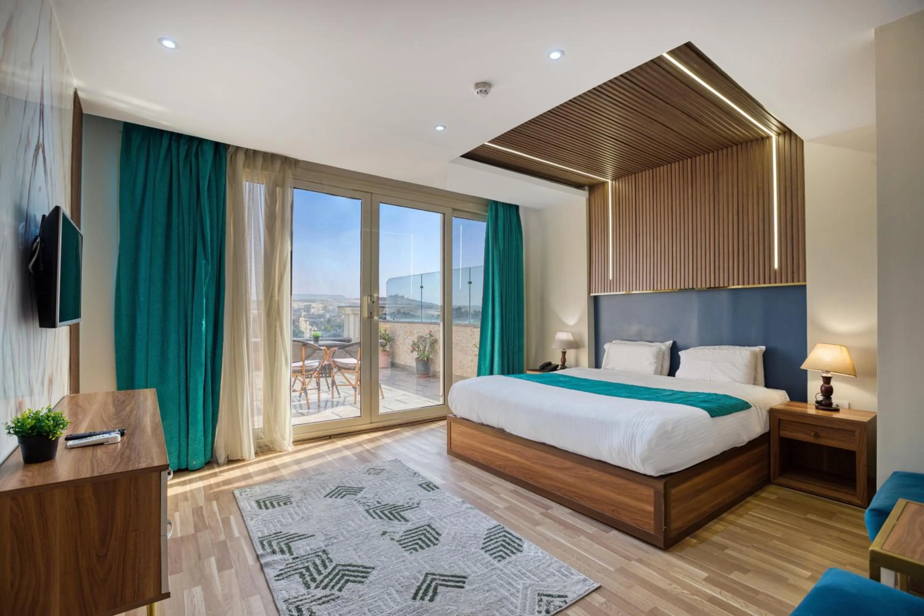 Deluxe Double Room with Balcony in Pyramids Yard Hotel