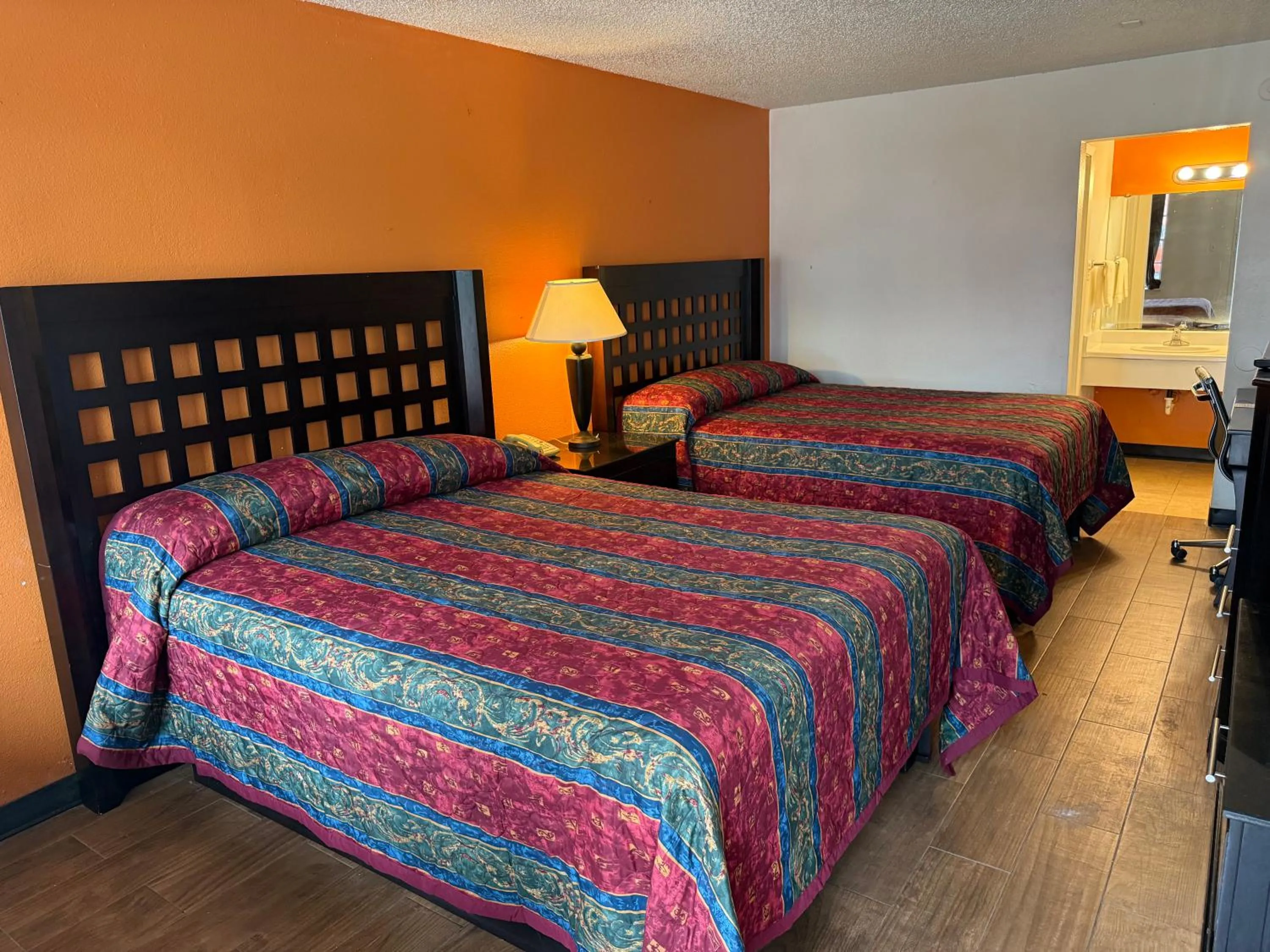 Deluxe Family Suite in Sherman Inn