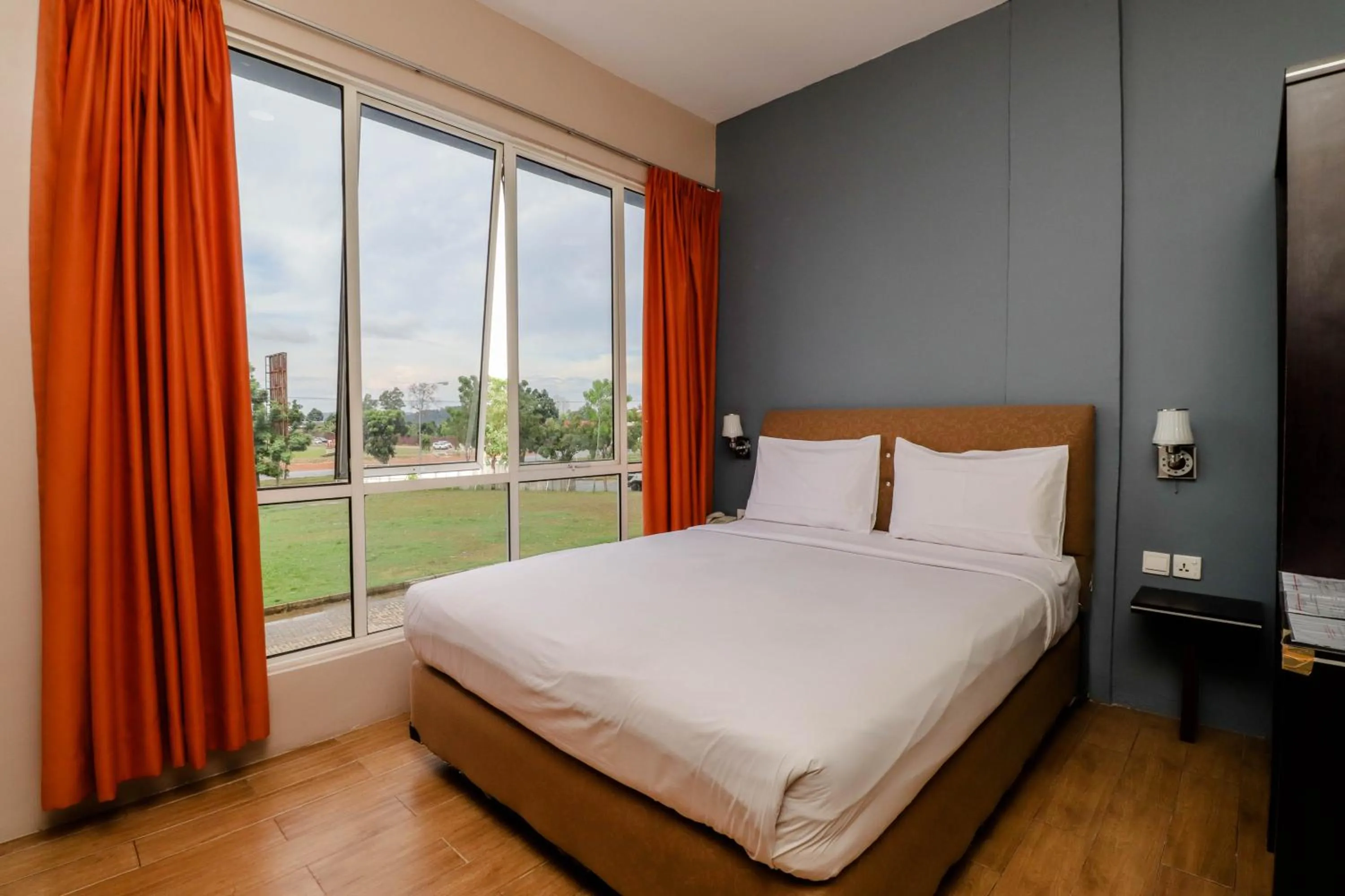 Deluxe Double Room in Blitz Hotel Batam Near Sultan Mahmud Ri'ayat Shah