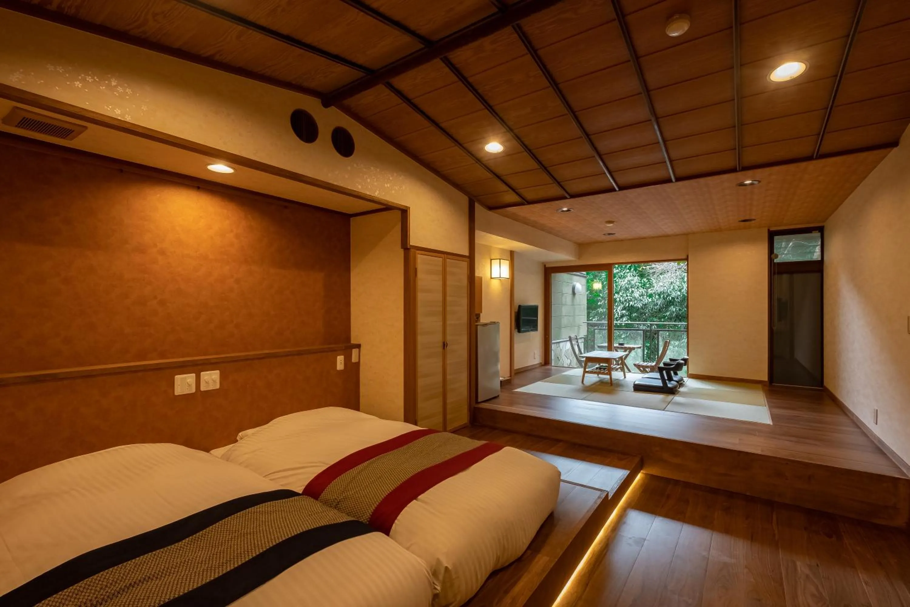 Family Room with Open-Air Bath in Hakuunsou