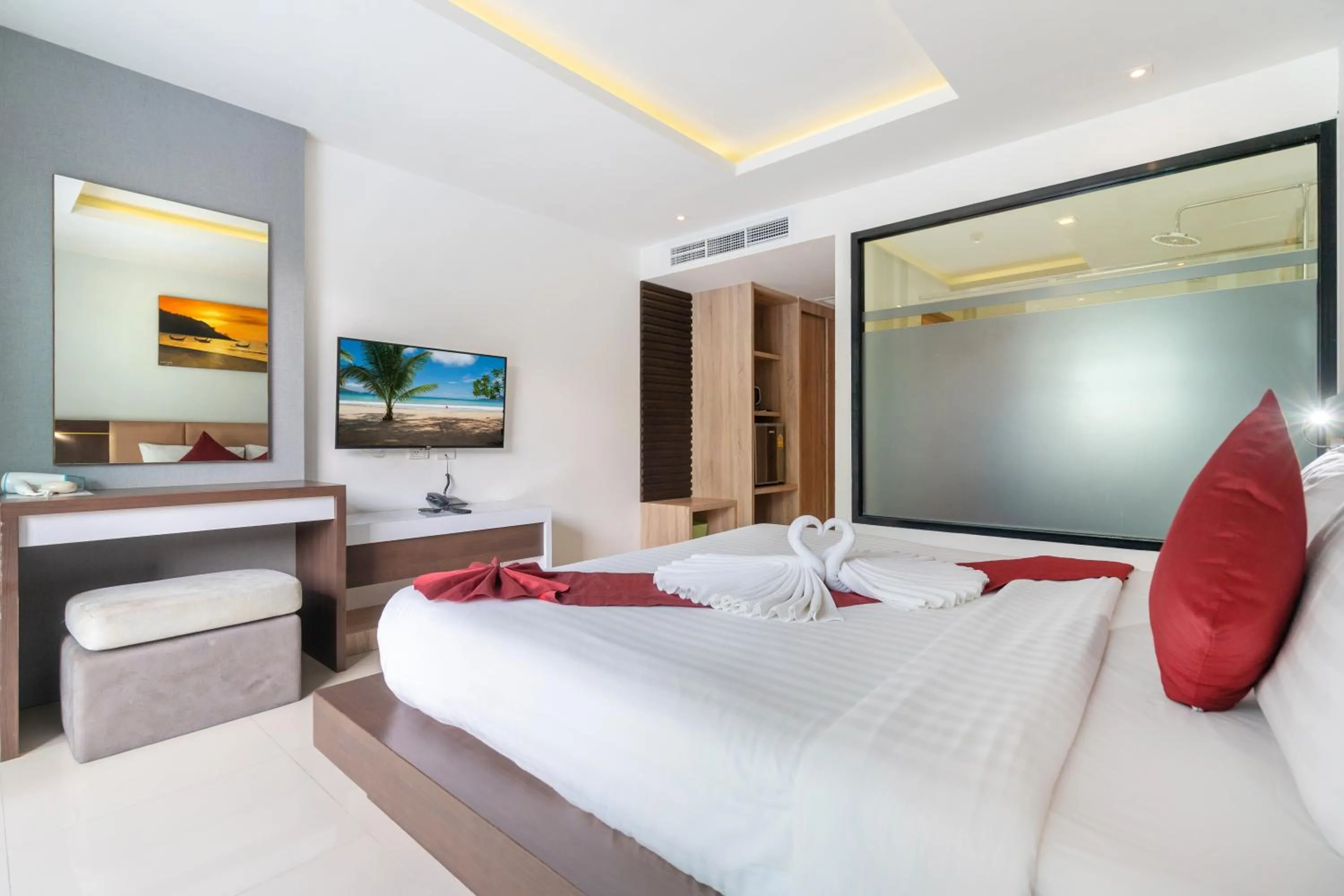Deluxe Double Room with Balcony in Paripas Patong Resort