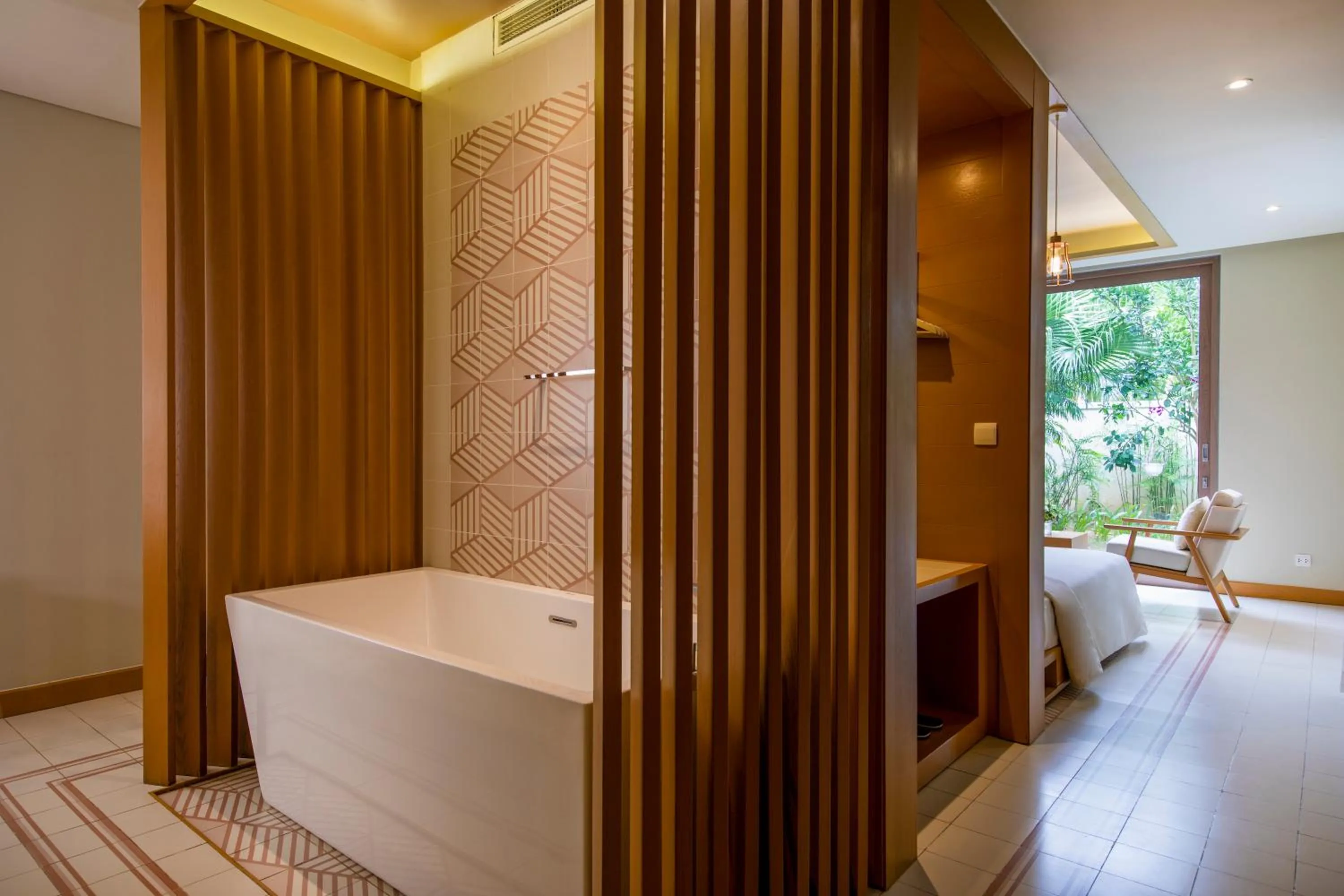 Garden Living in FLC Luxury Hotel Samson