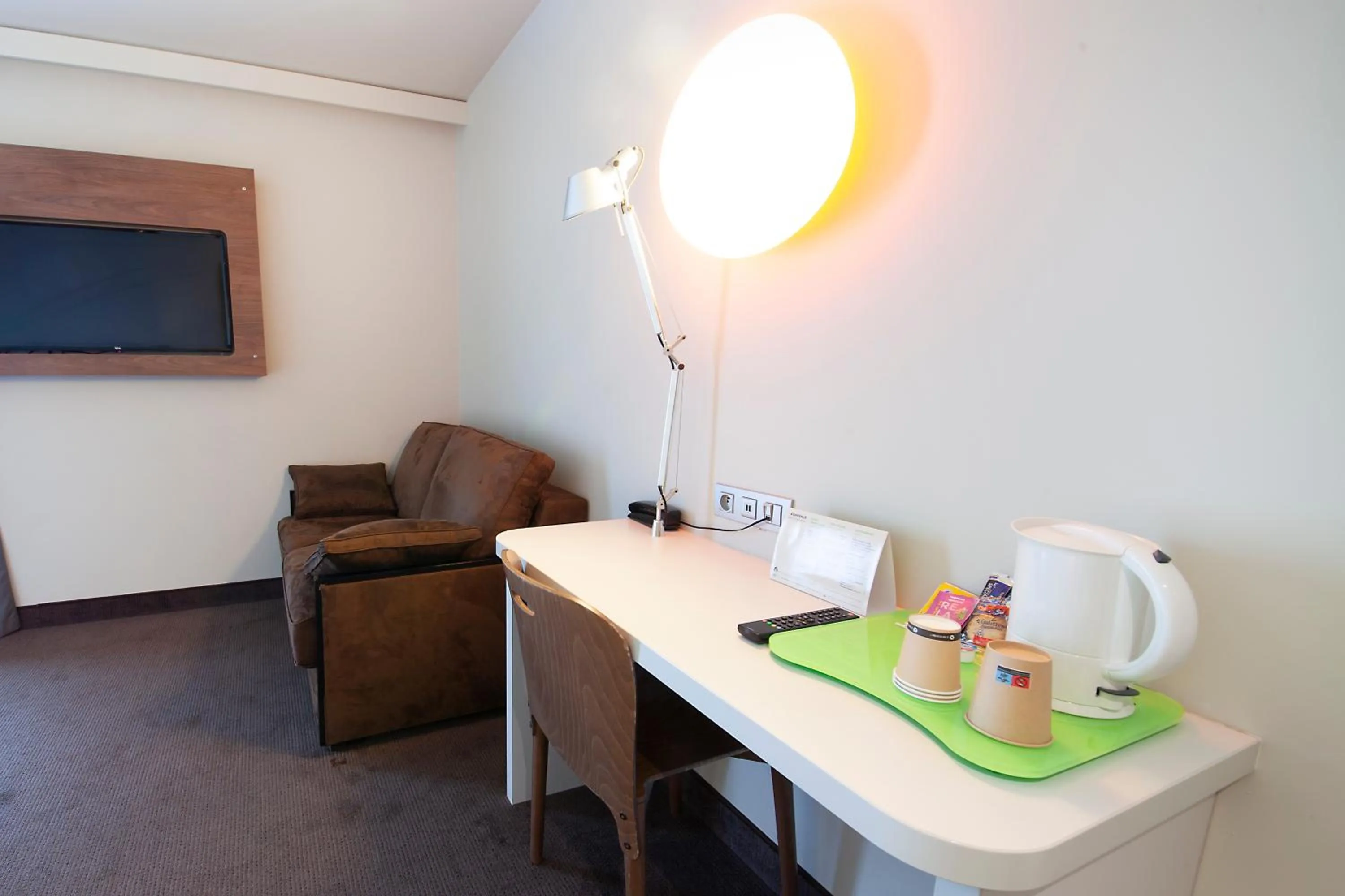 Standard Double Room with One Single Bed - Up to Ten Years in Campanile Clermont Ferrand Centre