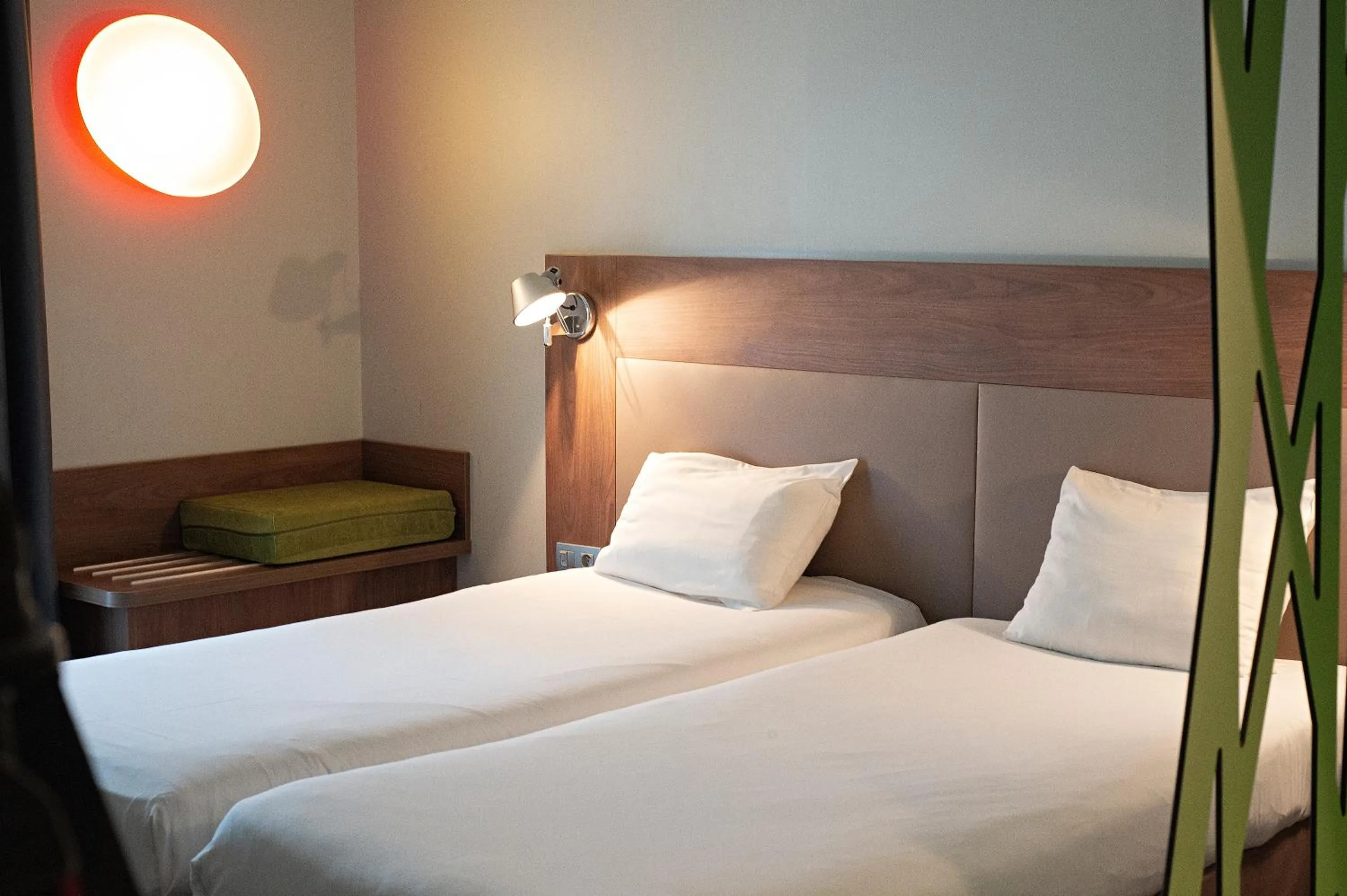 Standard Twin Room in Campanile Clermont Ferrand Centre