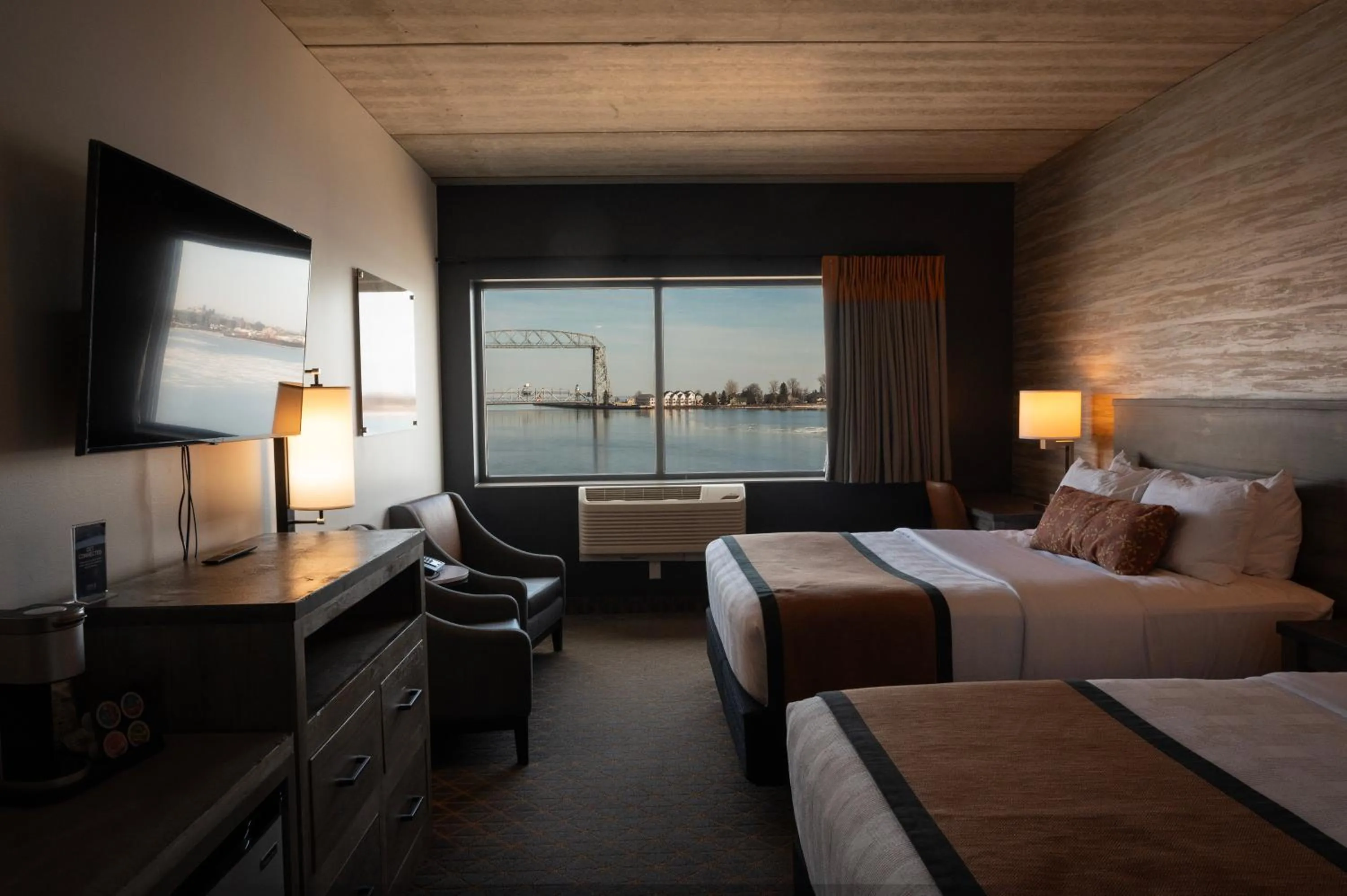 2 Queen Harbor View Room - Pet Friendly in Pier B Resort