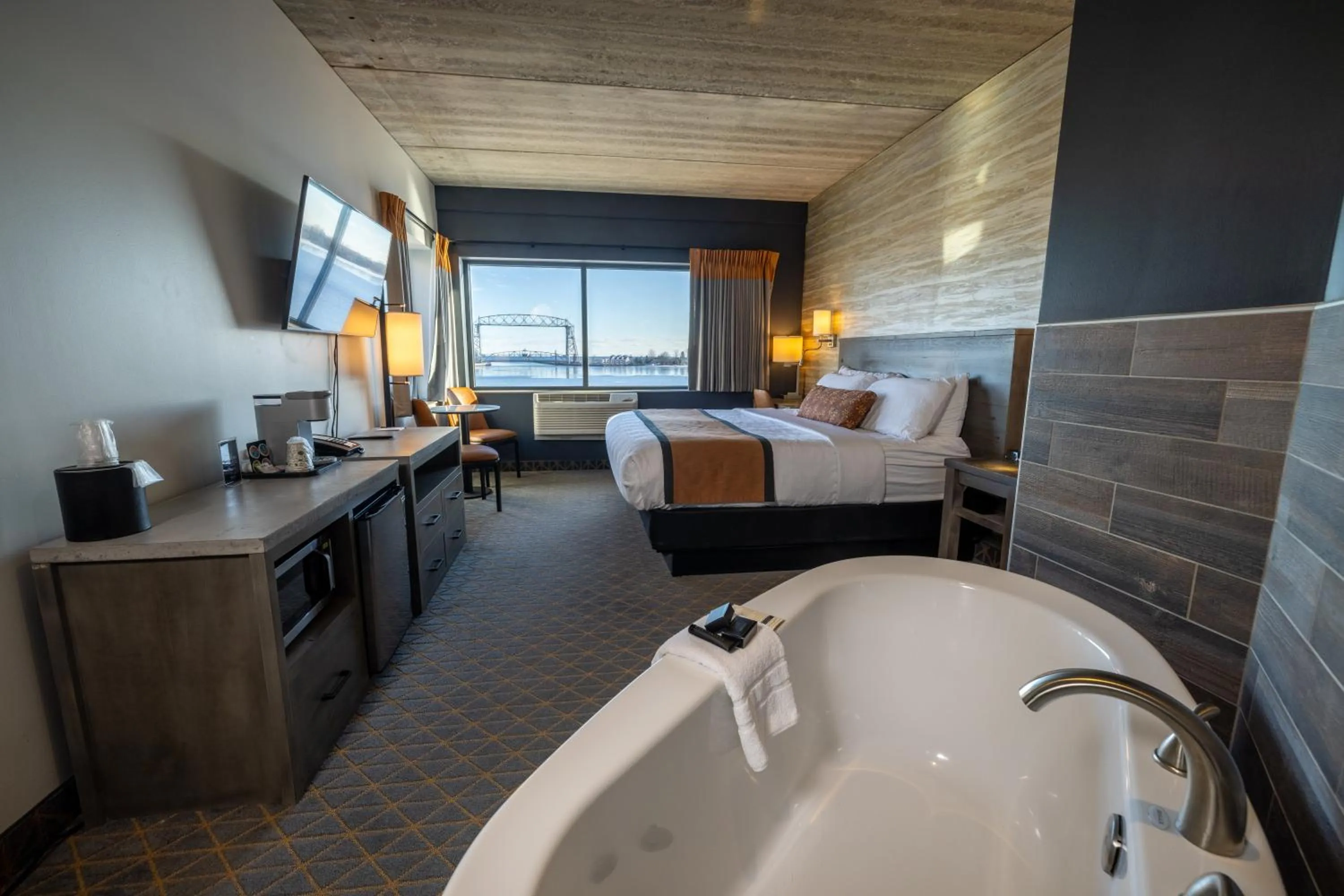 King Mini Suite in Pier B Resort