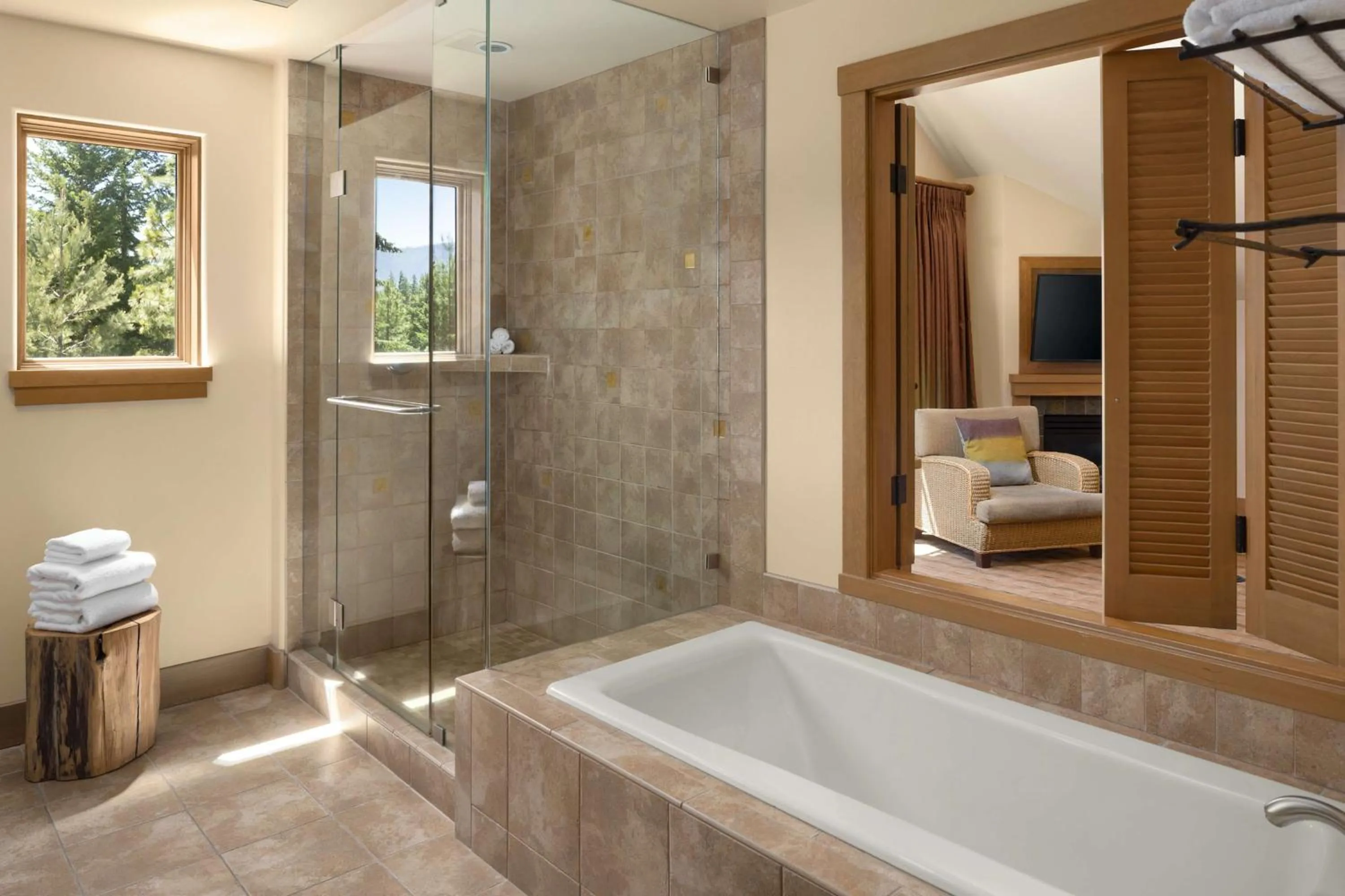 Corner Suite with Resort View in Suncadia Resort