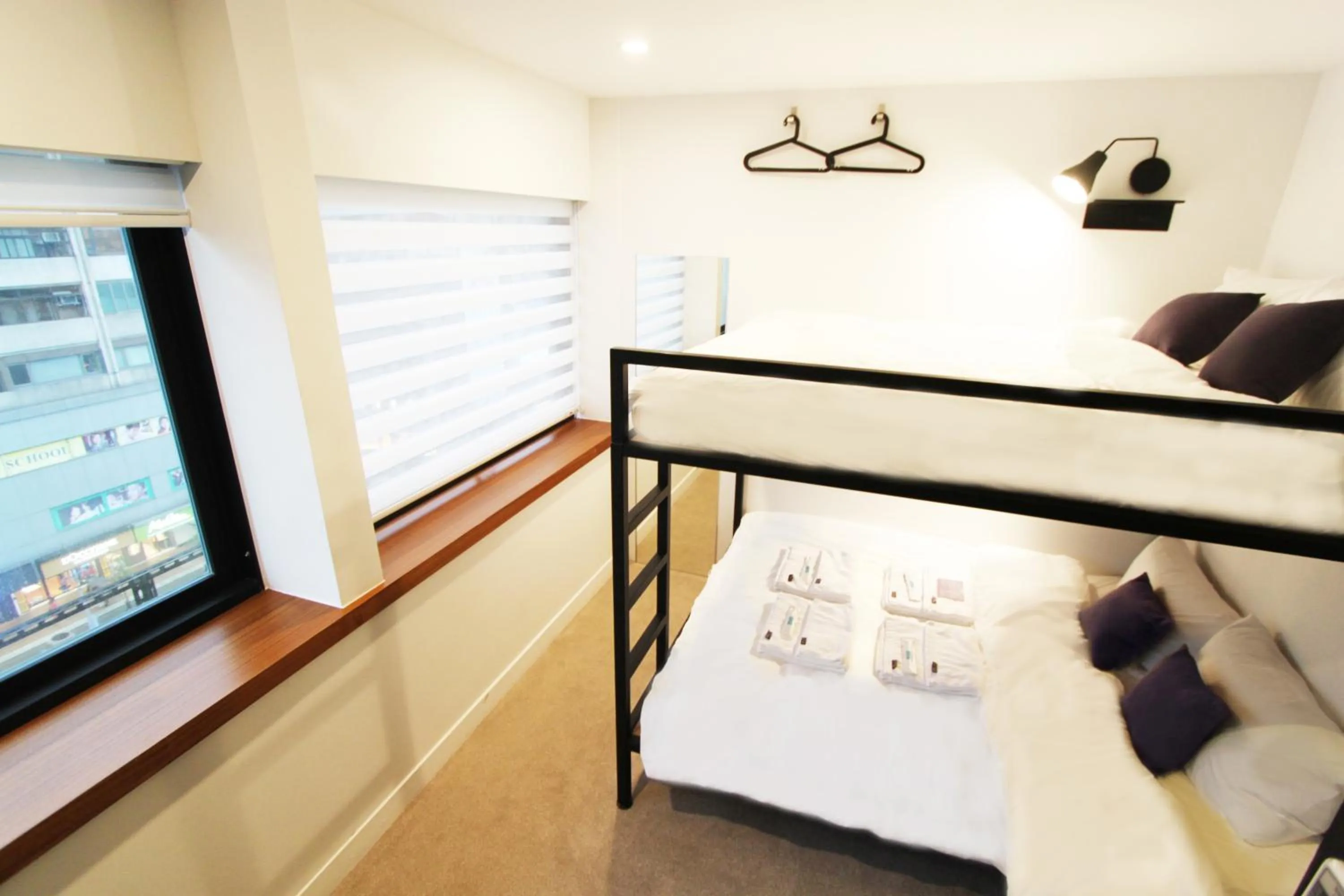 Double Bunk Bed Room with shared Bathroom in Daan Park Hotel