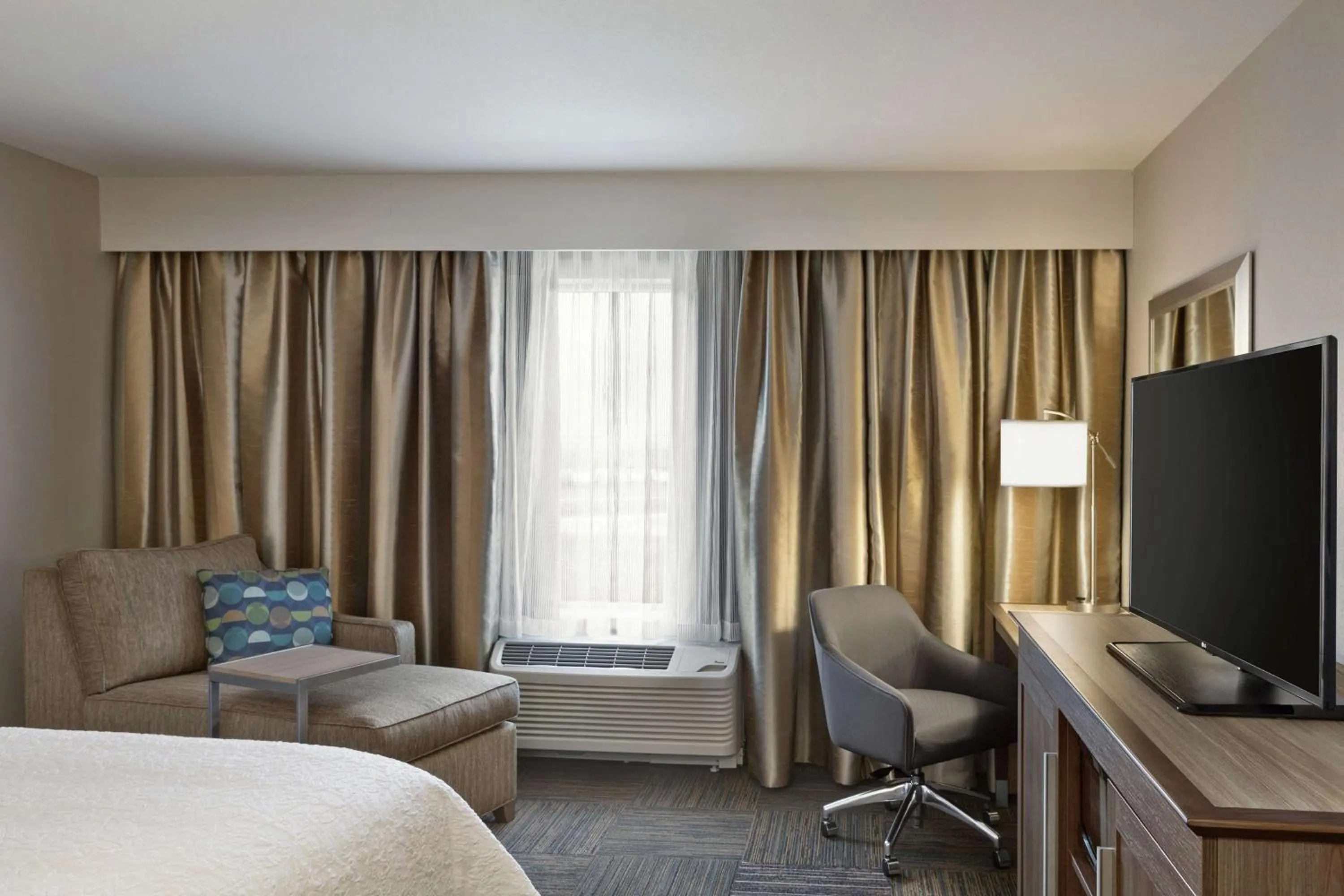 King Room - Non-Smoking in Hampton Inn & Suites Minooka