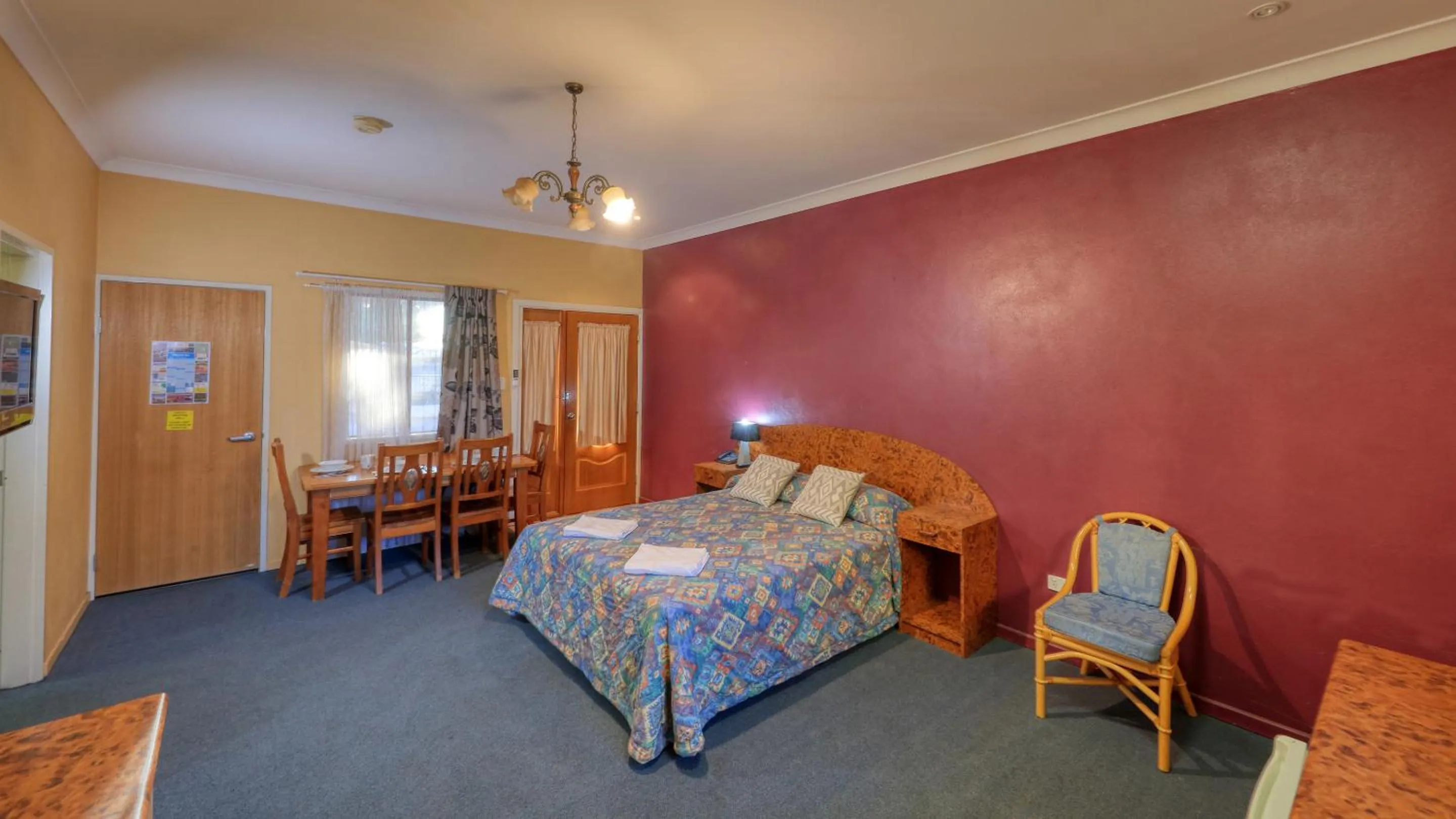 Two-Bedroom Apartment in Townview Motel