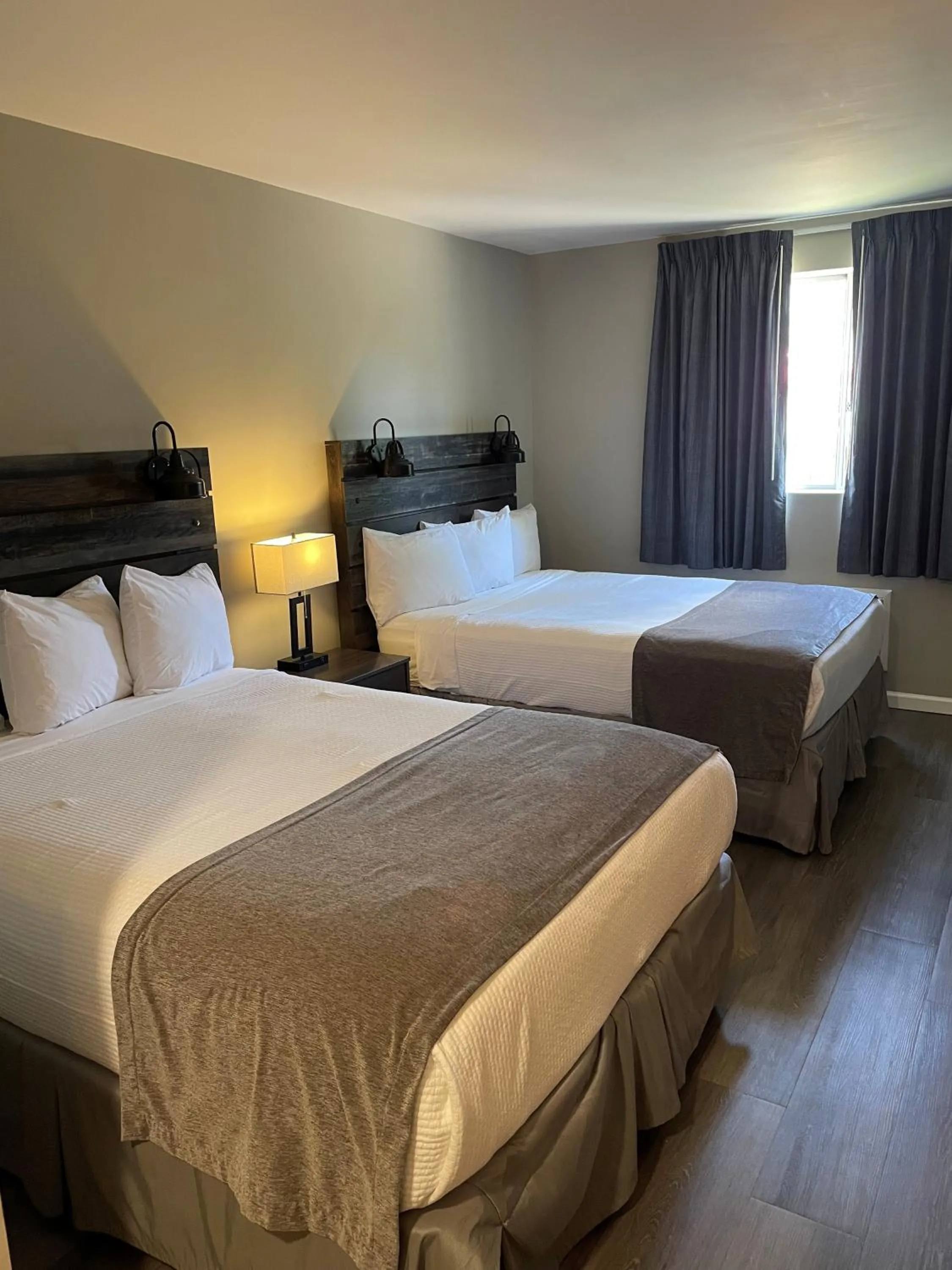 Queen Room in Carolina Pine Inn near Southern Pines-Pinehurst