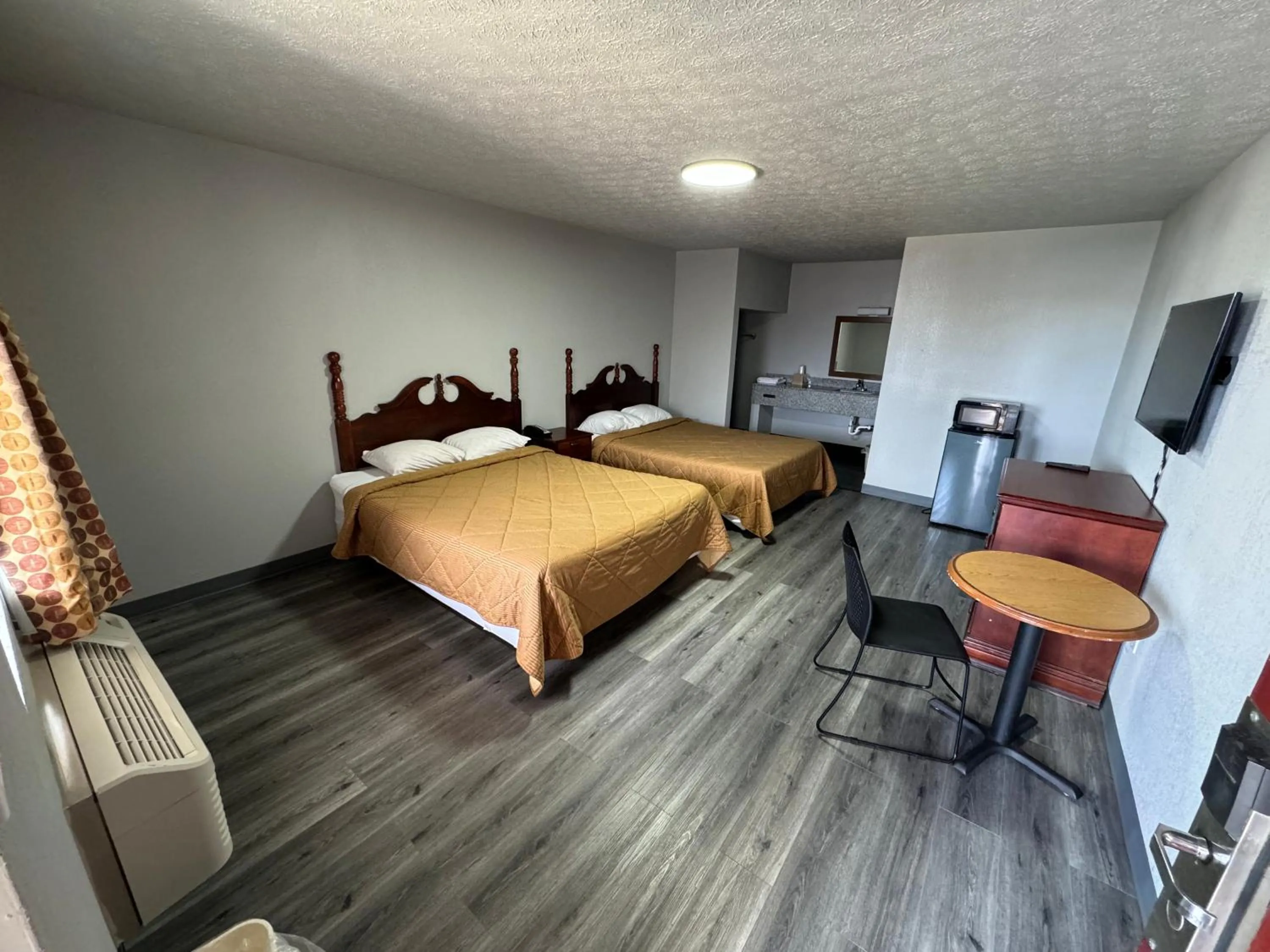 2 Double beds - Non Smoking in Rodeway Inn Dickson