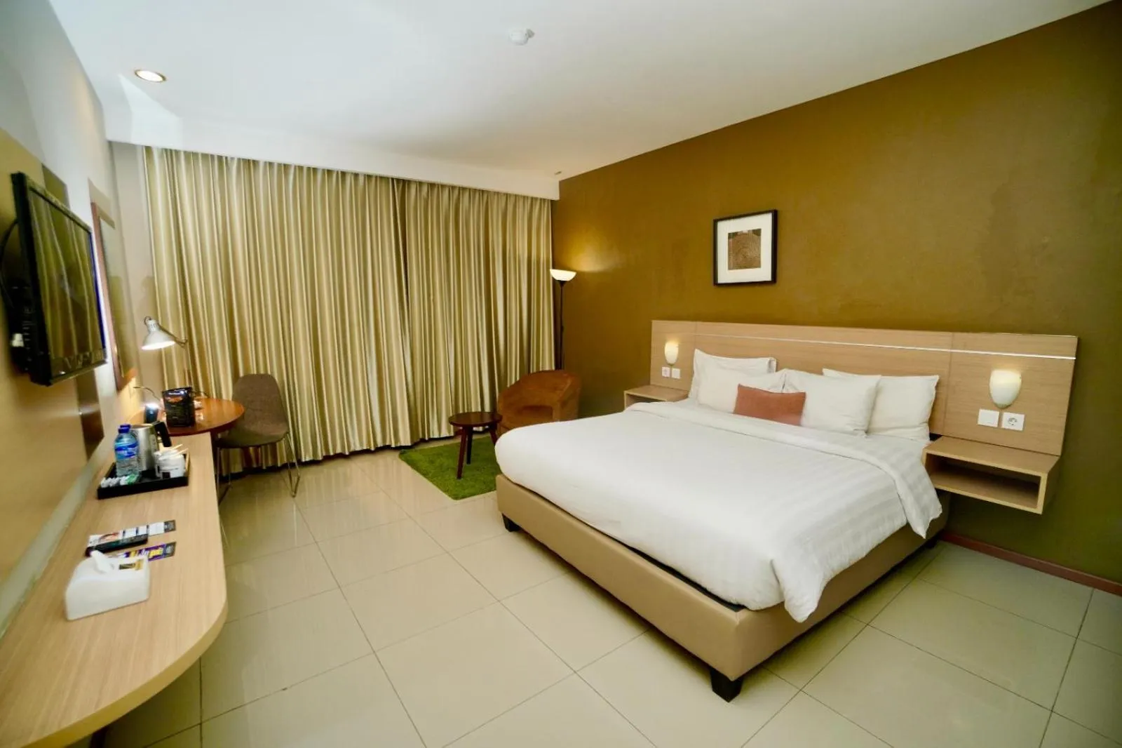 Executive Double Room in De Laxston Hotel Yogyakarta, Azana Hotels Collection